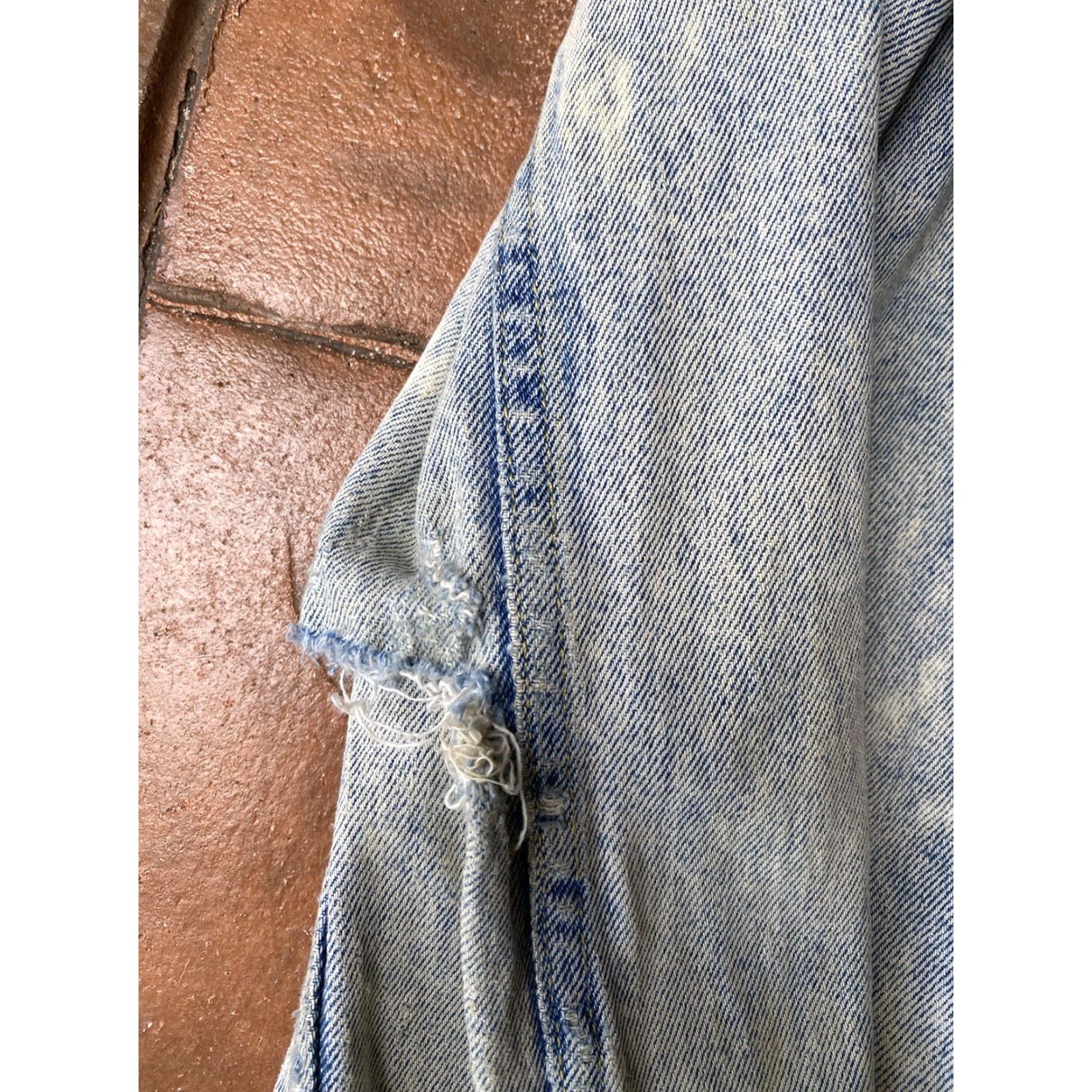 Levi's VINTAGE Levi's Trucker Denim Jacket Men Medium Blue 90s Y2K Distressed Lightweight All Seasons Size US M / EU 48-50 / 2 - 6 Thumbnail
