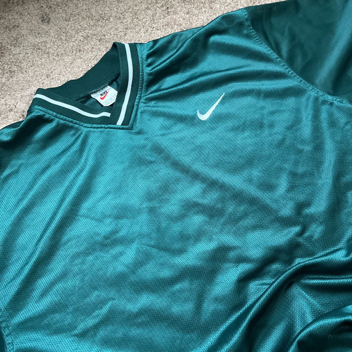 Nike Vintage 90s Nike Green jersey like Tee large Size US L / EU 52-54 / 3 - 1 Thumbnail