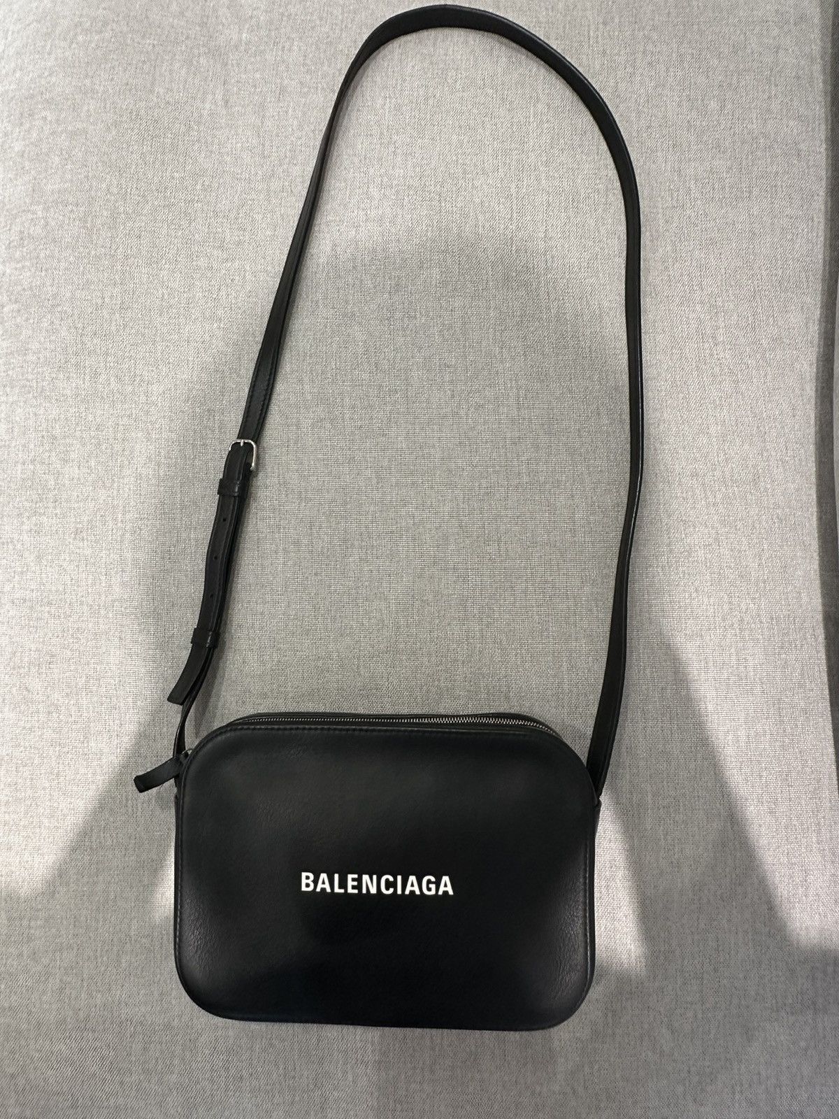 Balenciaga Balenciaga black camera crossbody Bag Size ONE SIZE - 1 Thumbnail