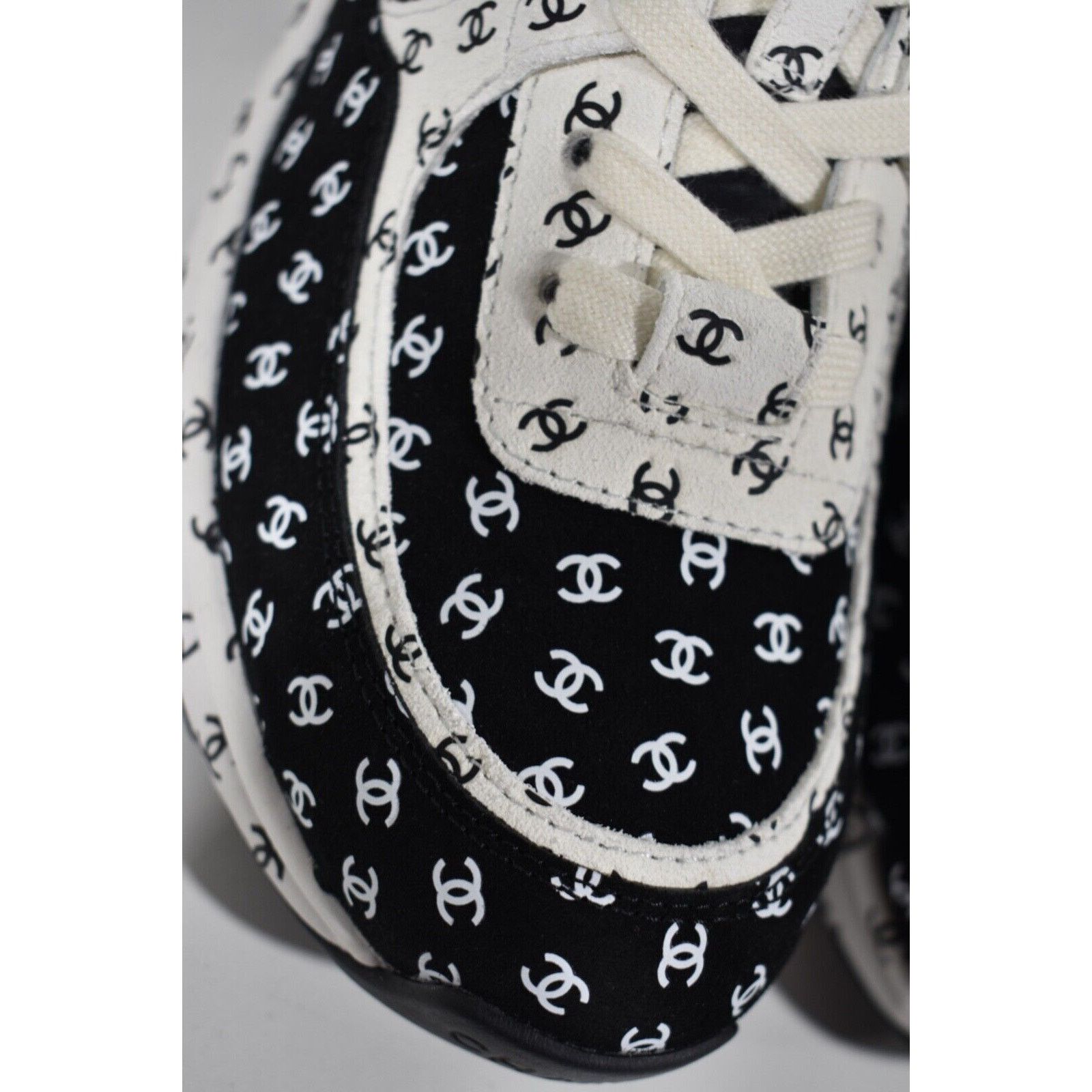 Chanel 22A Suede Printed CC Logo Flat Runner Trainer Sneaker 37 Size US 7 / IT 37 - 6 Thumbnail