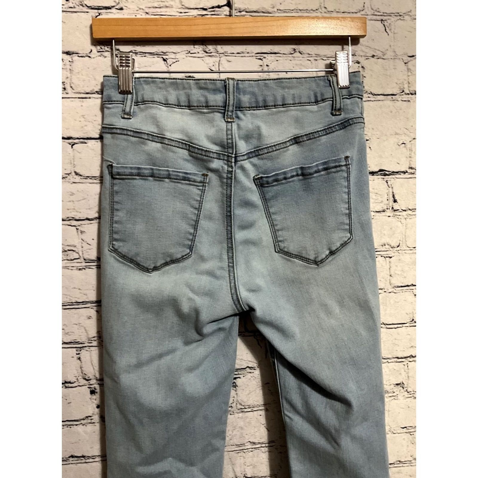 Forever 21 FOREVER 21 Light Wash Flare Jeans Women 27 Regular 27x30 Denim Button Pocket Blue Casual Distressed Vintage: No Size 27" / US 4 / IT 40 - 6 Thumbnail