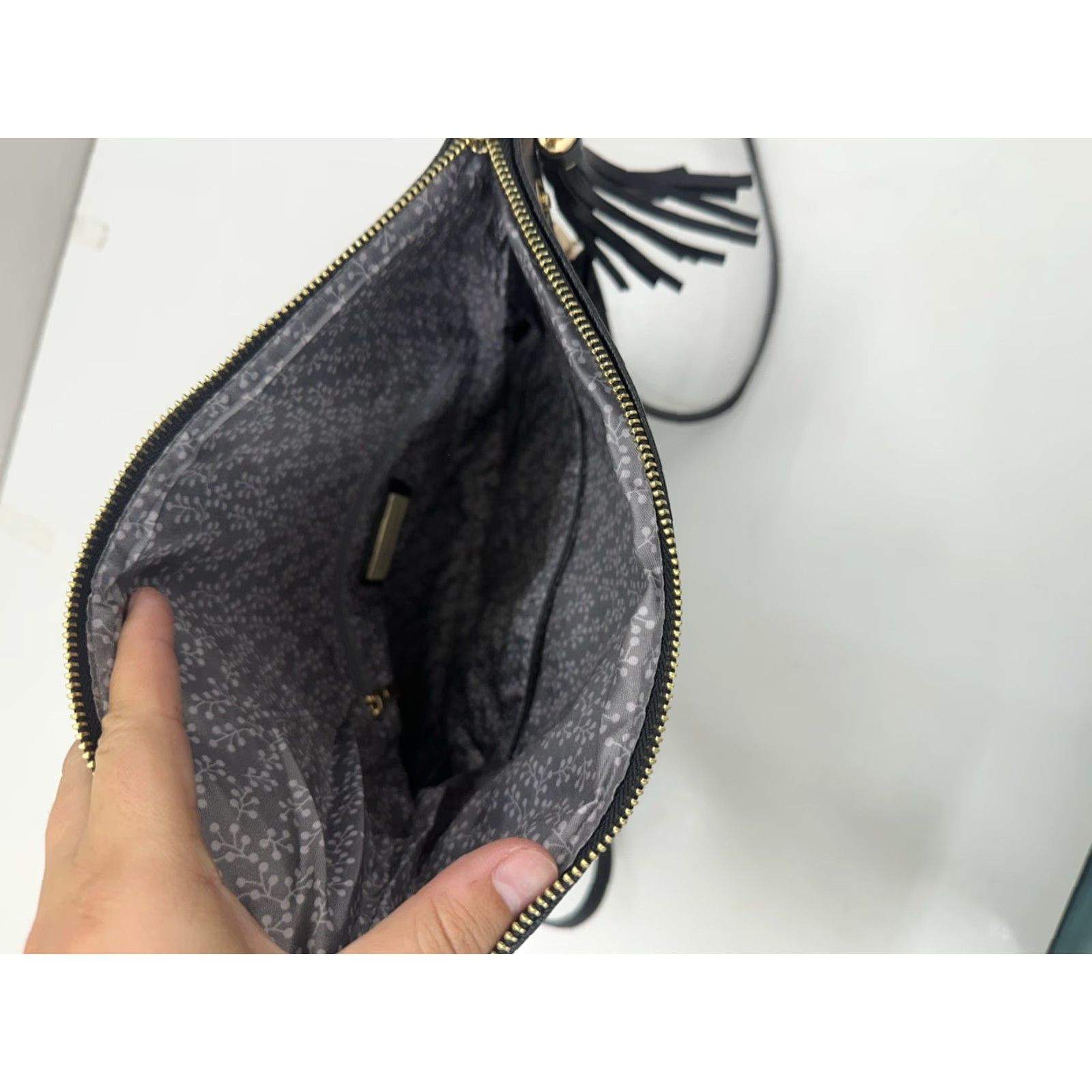 Vintage Mode Luxe Womens Purse Crossbody Black Foldover Zipper Tassel Faux Leather Bag Size ONE SIZE - 4 Thumbnail