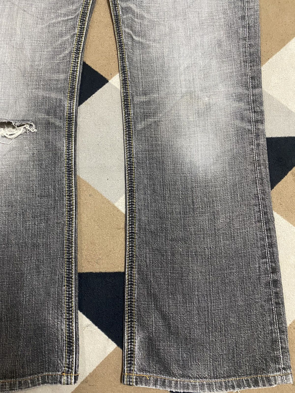 Japanese Brand Vintage Wrangler Black Denim Distressed Wide Leg Jeans Size US 35 - 8 Thumbnail