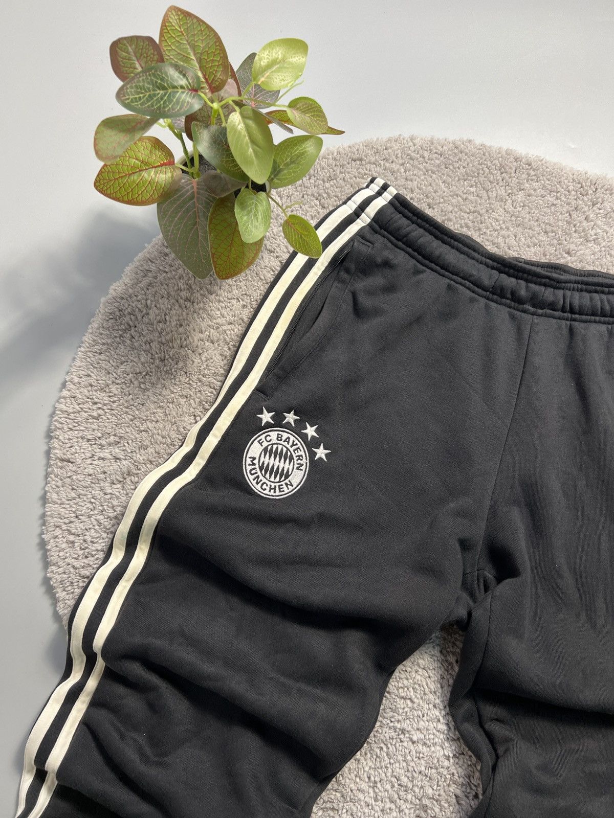 Adidas Adidas FC Bayern Munchen Jogger Football Sweatpants Size M Size US 33 - 4 Thumbnail
