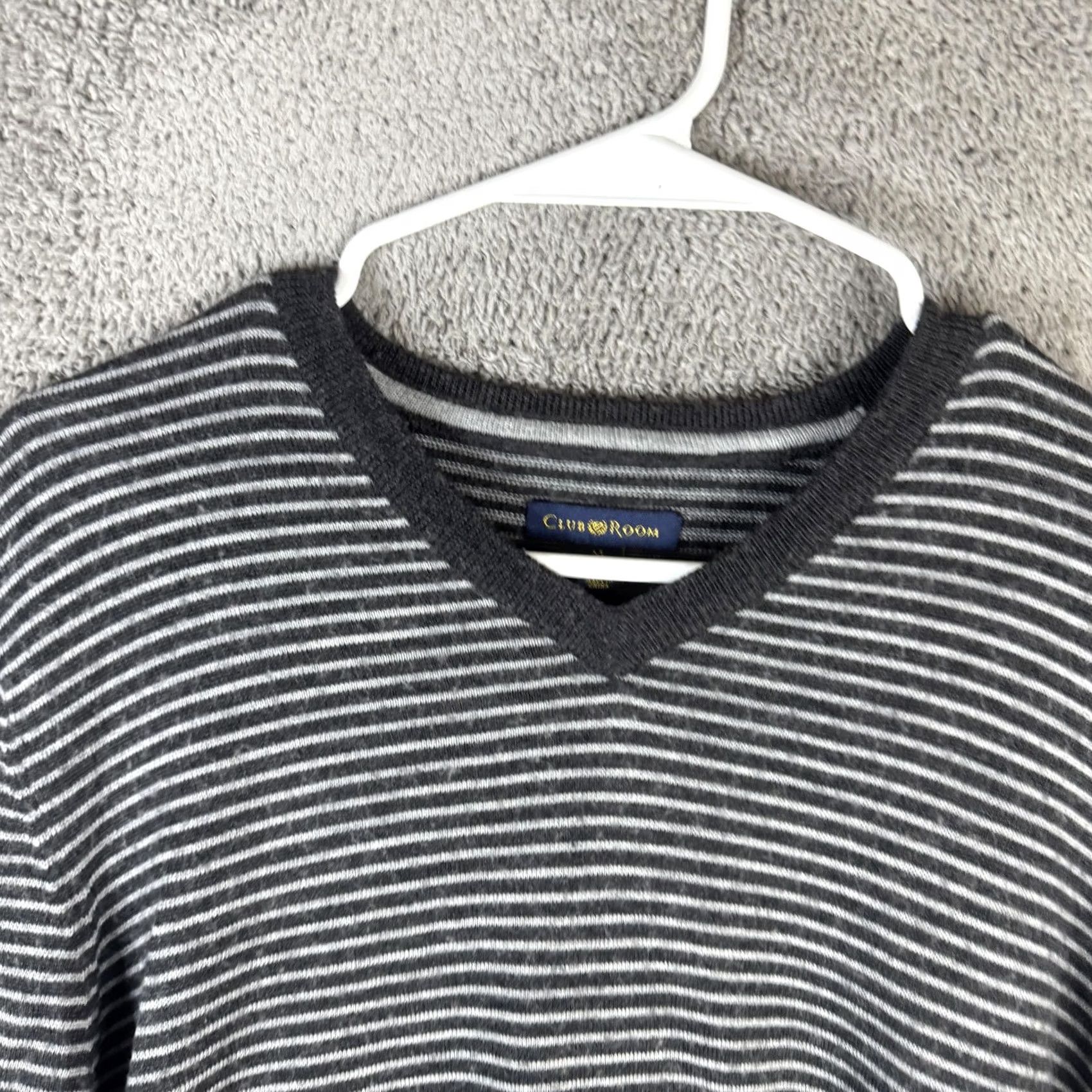 Club Room Club Room Sweater Mens Medium Gray Striped V Neck Merino Wool Acrylic Pullover Size US M / EU 48-50 / 2 - 6 Thumbnail