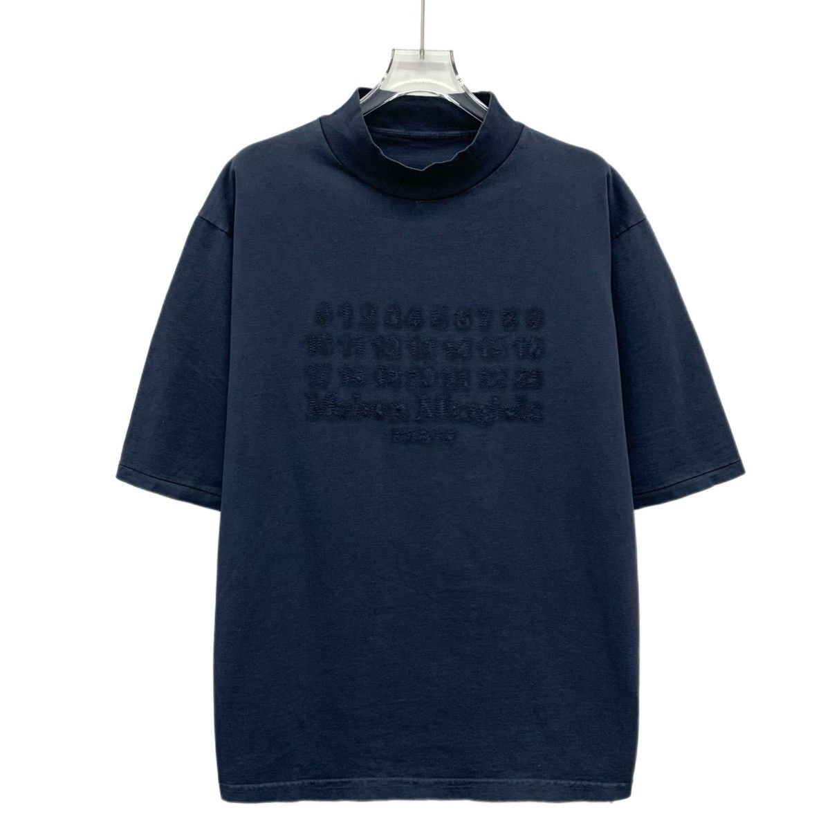 Maison Margiela Maison Margiela Dark Navy Letter Short Sleeve T-shirt K26WX Size US S / EU 44-46 / 1 - 1 Thumbnail