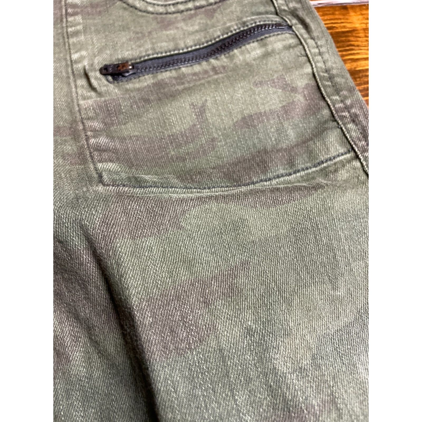 Sanctuary VINTAGE? (No) Sanctuary Jeans Women's Size 25 Green Camouflage Ace Utility Pockets Jeans Size 42" / US 20 - 3 Thumbnail
