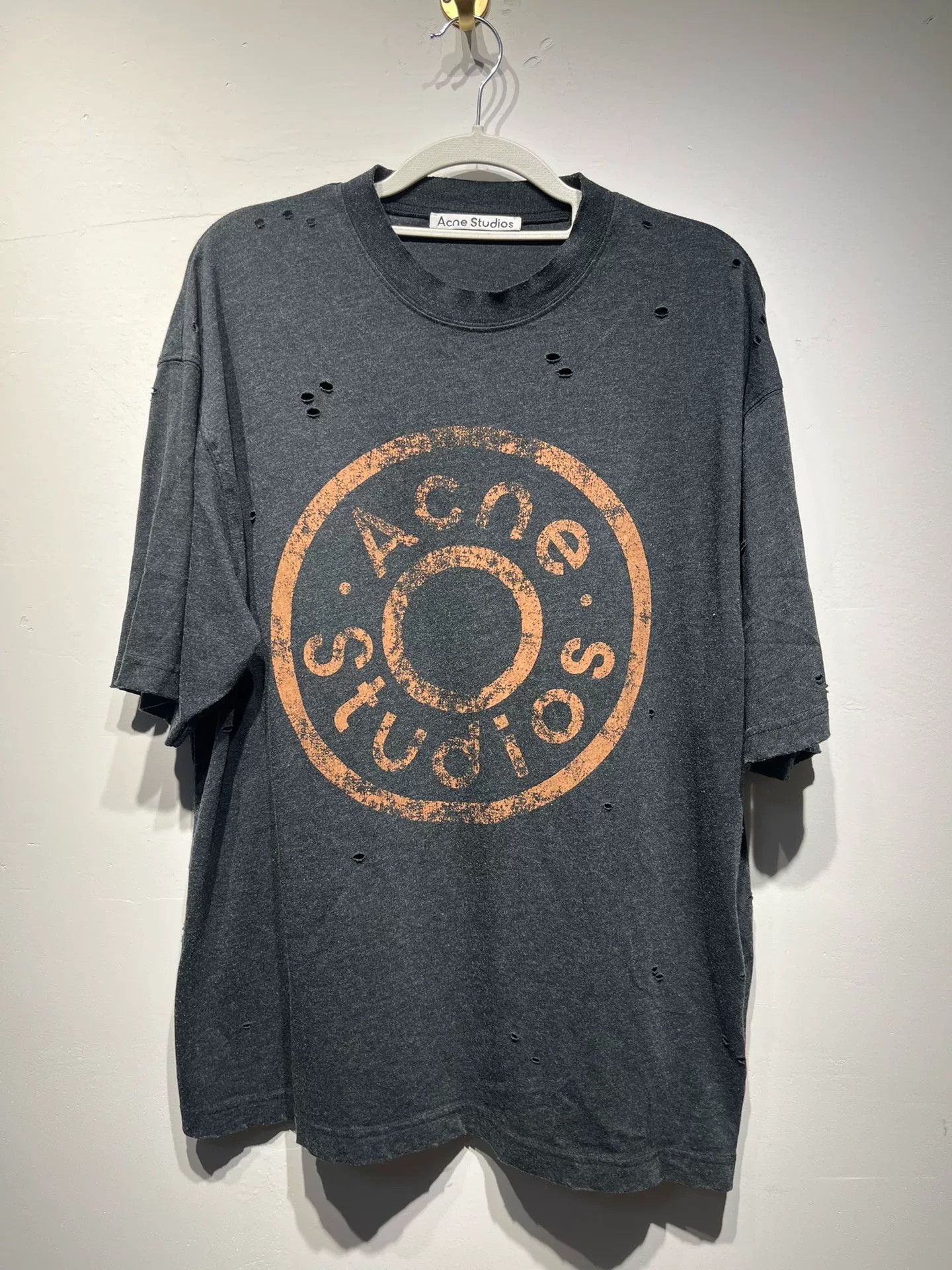 Acne Studios Acne Studios Retro Graphic T-Shirt S Women Size S / US 4 / IT 40 - 1 Thumbnail