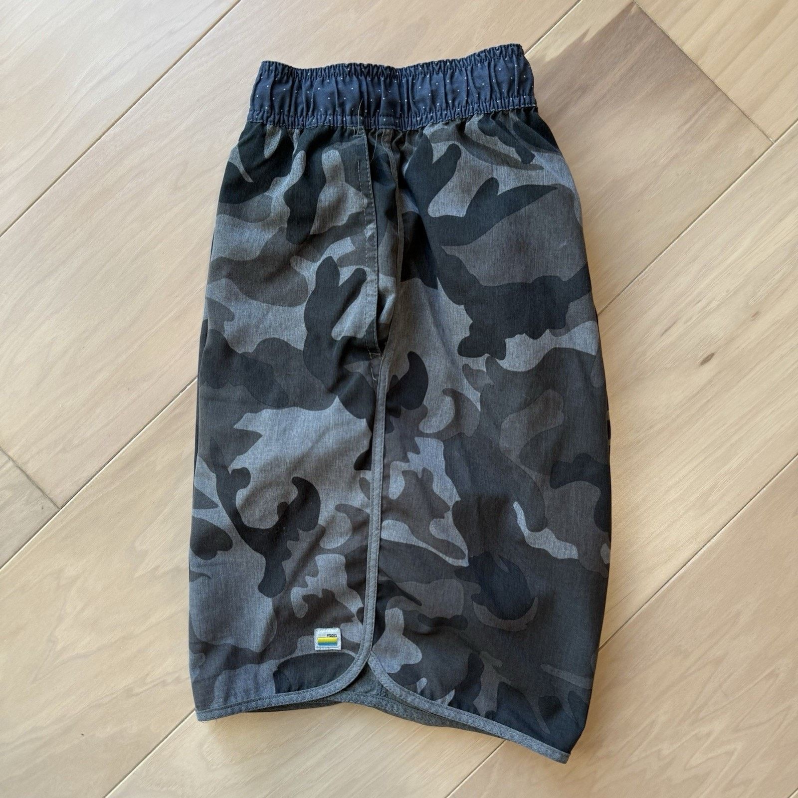 Vuori Vuori Banks Shorts Large Black Camo Lightweight Workout Size US 32 / EU 48 - 2 Thumbnail