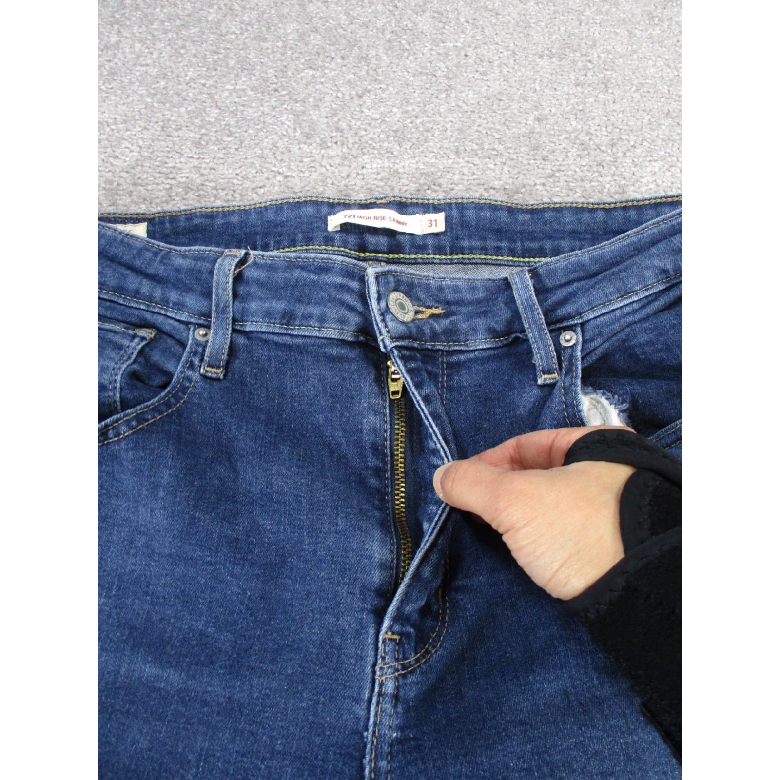 Levi's VINTAGE Levis 721 Jeans Womens 31 High Rise Skinny Dark Wash Denim Ripped Blues Size 24" / US 00 / IT 34 - 5 Thumbnail