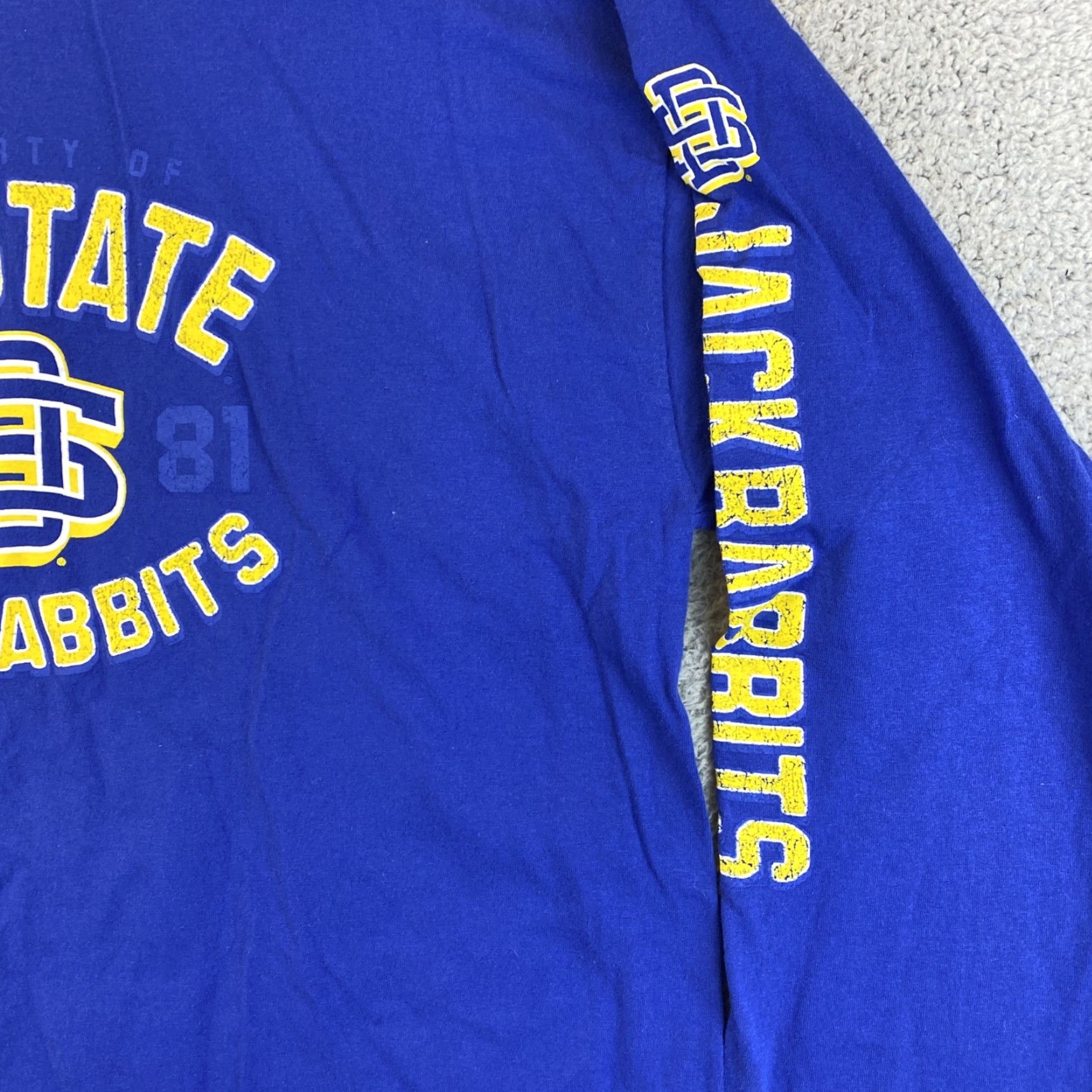 Vintage GEAR FOR SPORTS South Dakota Mens Graphic Long Sleeve T-Shirt XXL Blue 54-12 Quotes Cotton Logo Regular Shirt Men Size US XXL / EU 58 / 5 - 3 Thumbnail