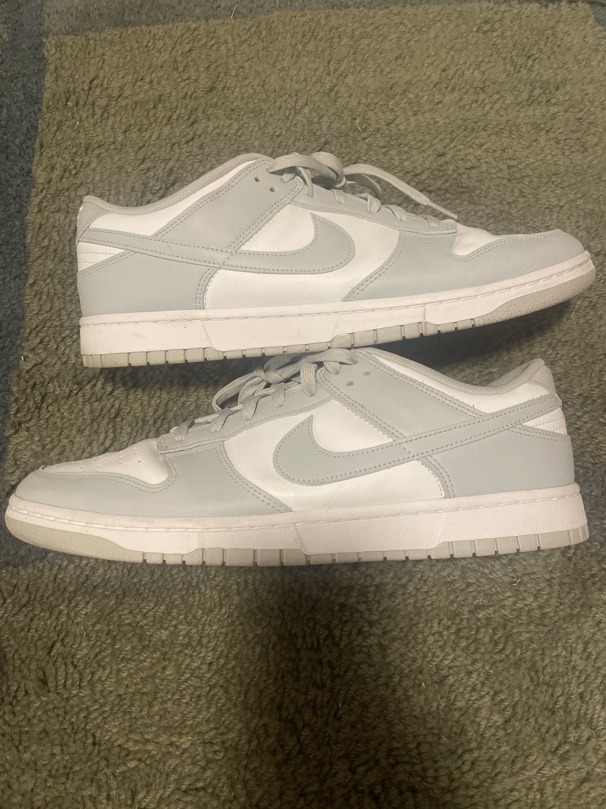 Nike Excellent Condition Wolf Grey and White Low Dunk in Size 13 Size US 13 / EU 46 - 7 Thumbnail
