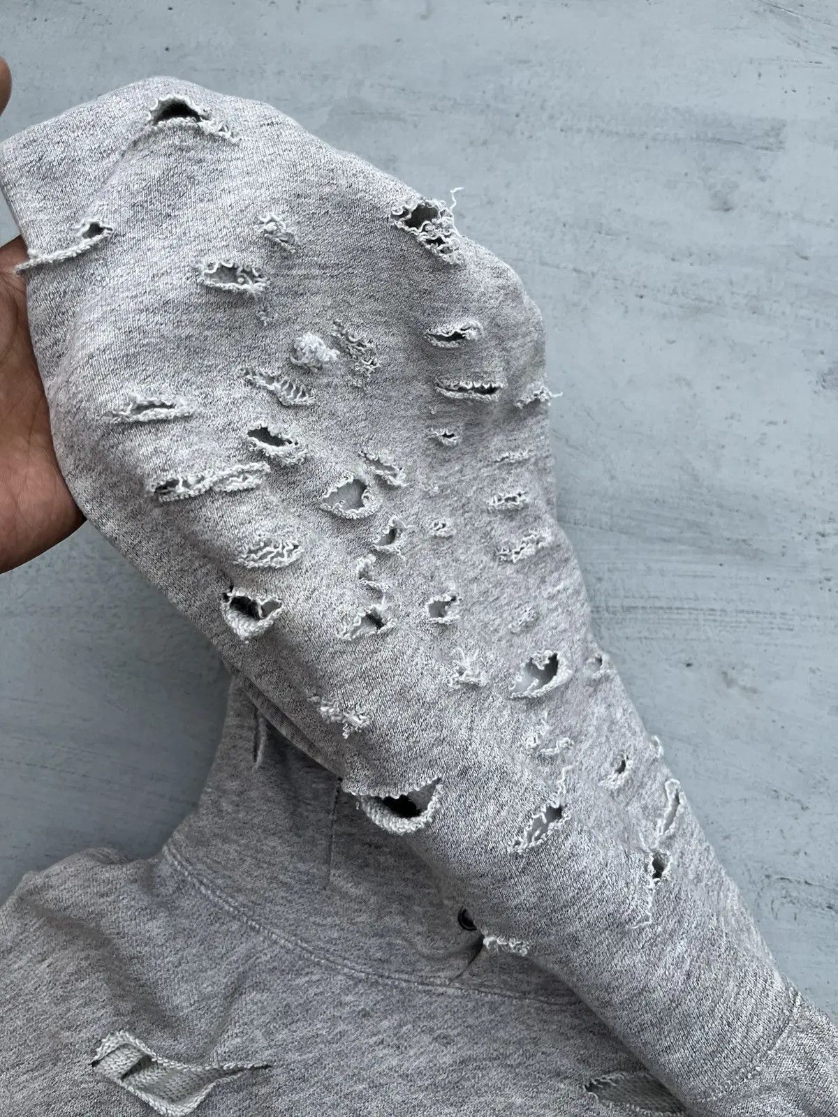 Uniqlo Distressed Uniqlo Hoodie Size US S / EU 44-46 / 1 - 2 Thumbnail