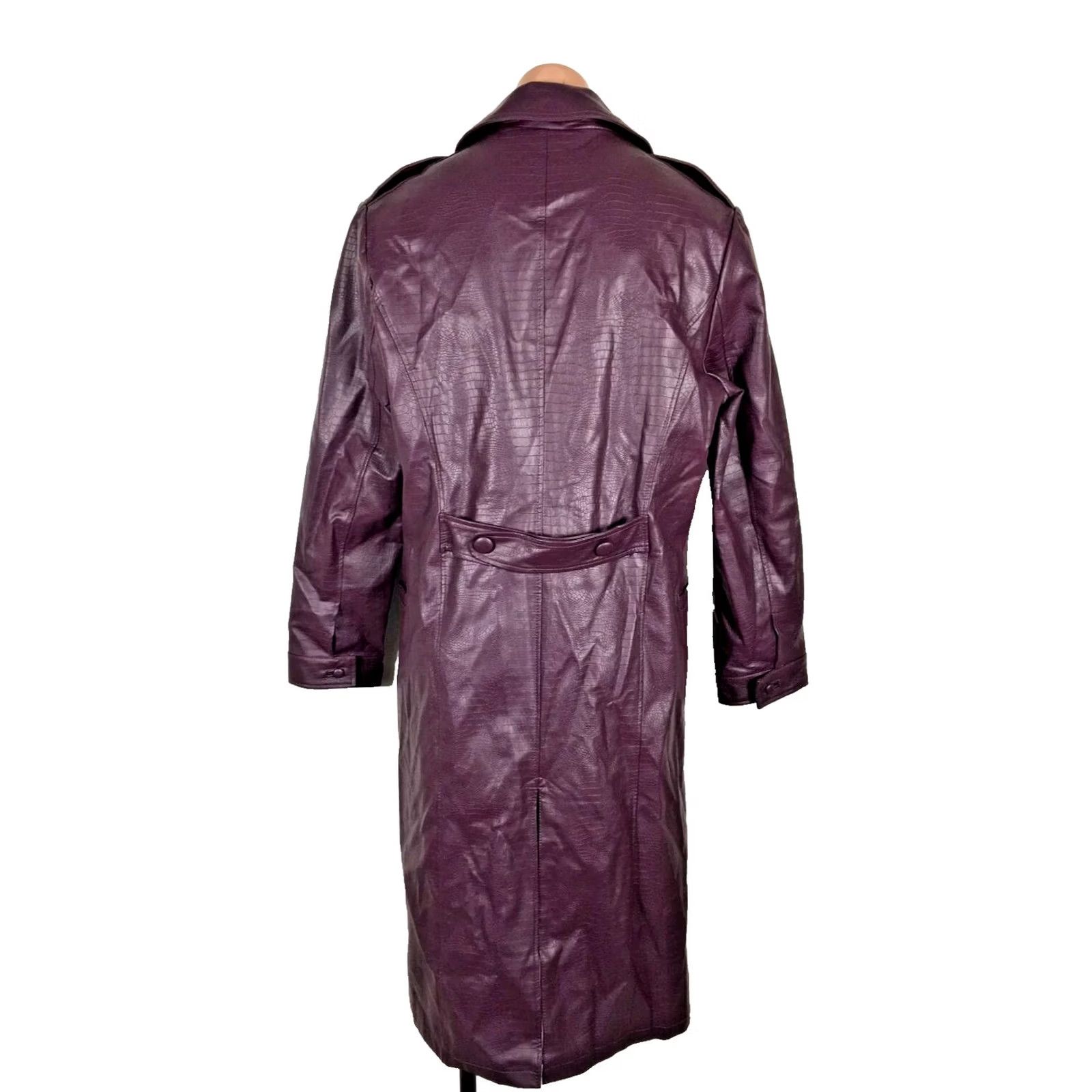 Hot Topic VINTAGE The Joker Suicide Squad Purple Jacket Trench Coat Men L Cosplay Hot Topic Caped Collared Animal Print Button Closure Faux Leather Size US L / EU 52-54 / 3 - 2 Thumbnail