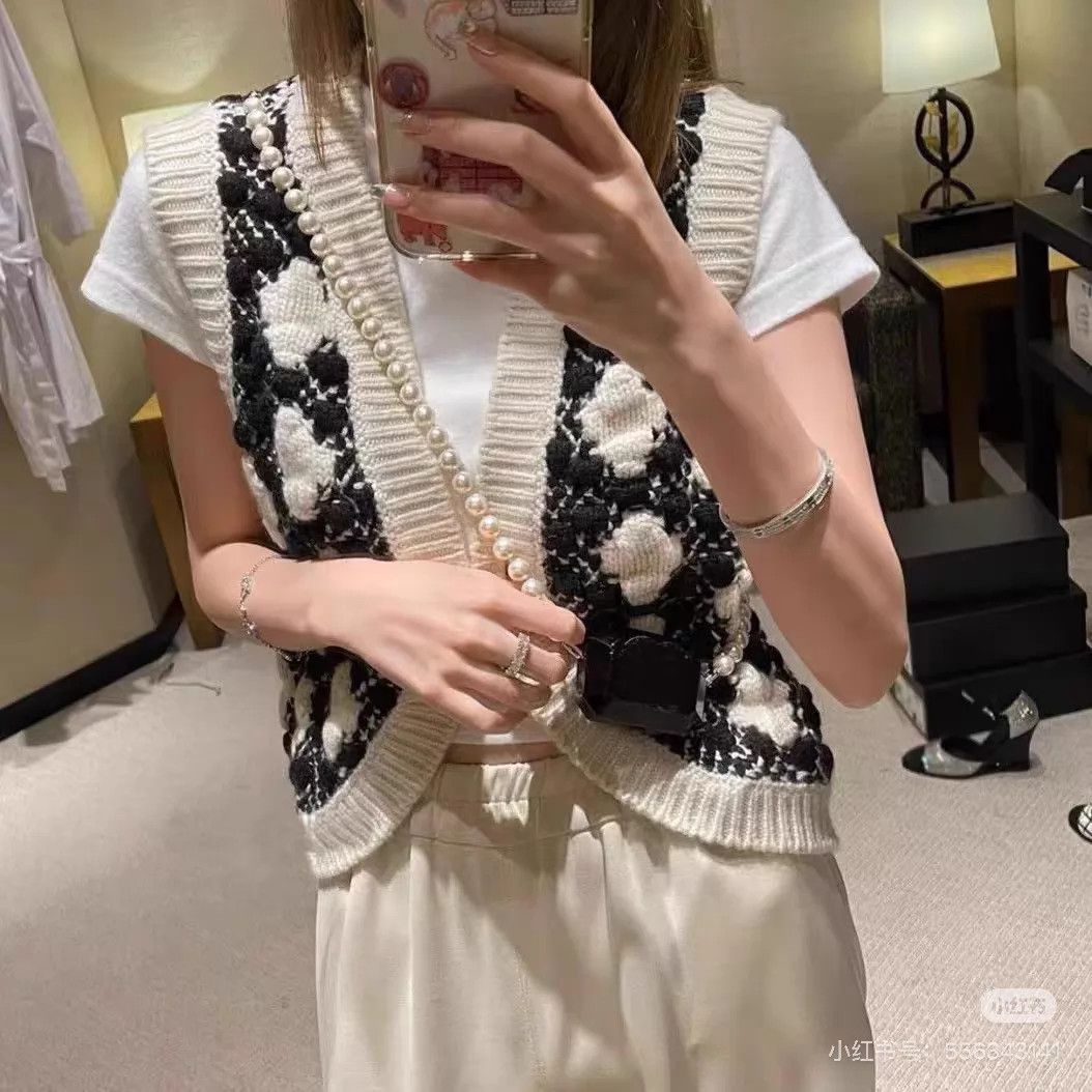 Chanel Chanel Women's 21A Black & White Floral Vest 38 new with tags Size S / US 4 / IT 40 - 8 Thumbnail