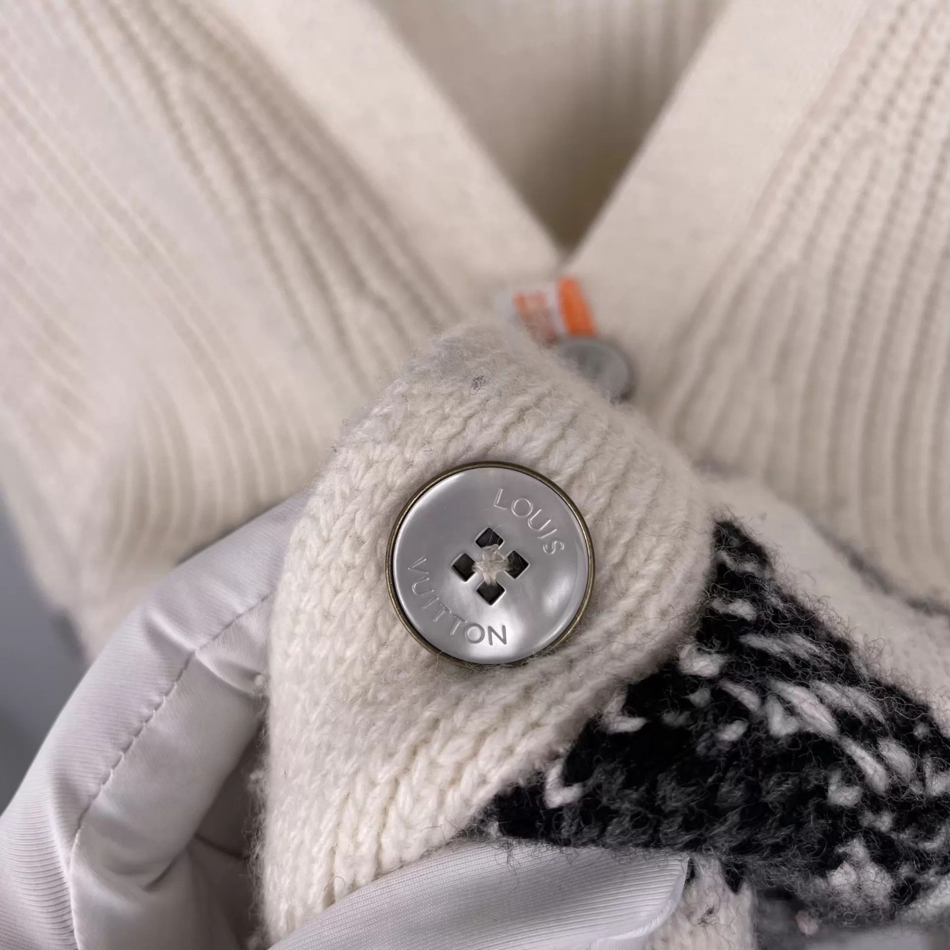 Louis Vuitton LV white knit cardigan M Size US M / EU 48-50 / 2 - 3 Thumbnail