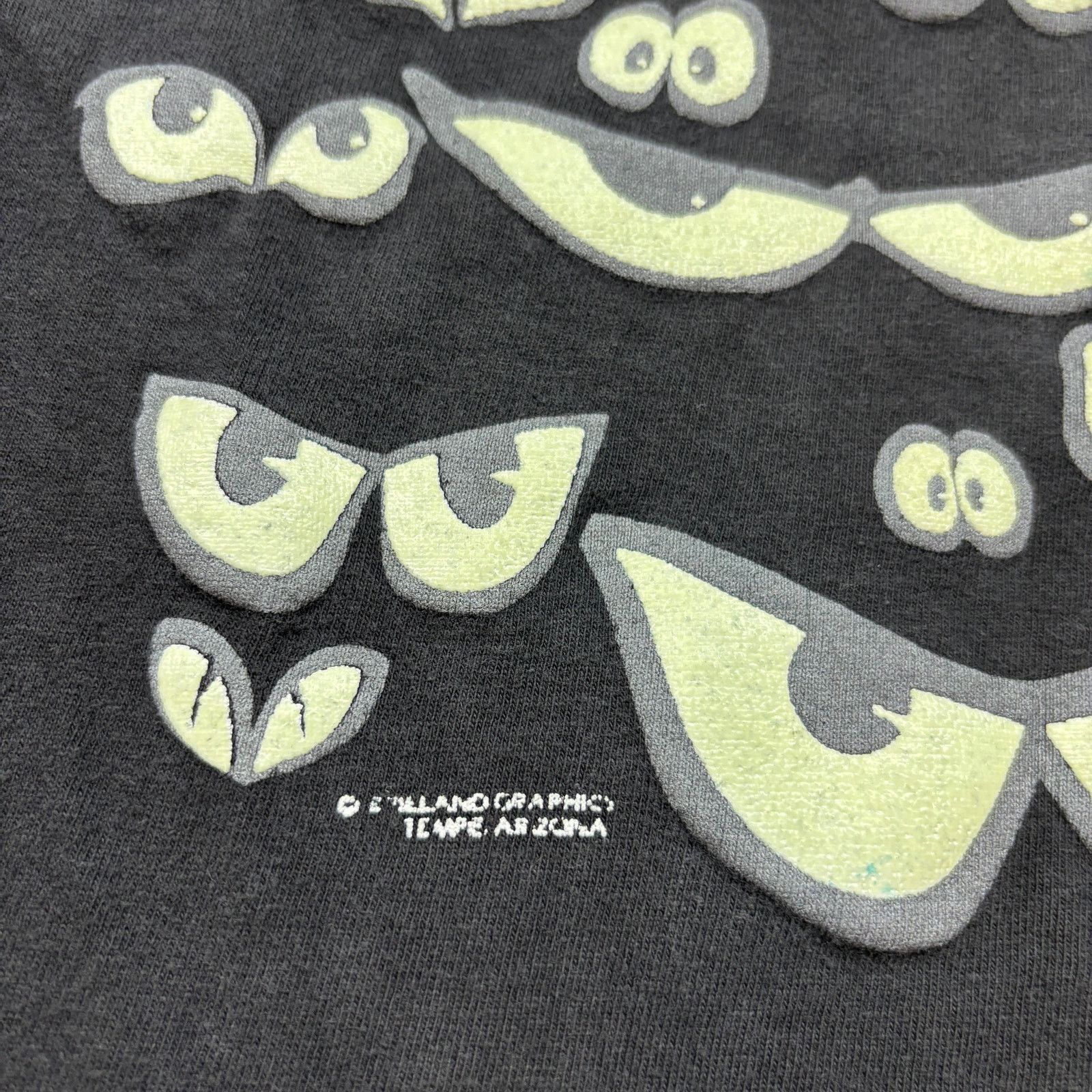 Vintage Vintage 80s 90s Brieland Graphic Glow Eyes T Shirt Large Size US L / EU 52-54 / 3 - 8 Thumbnail