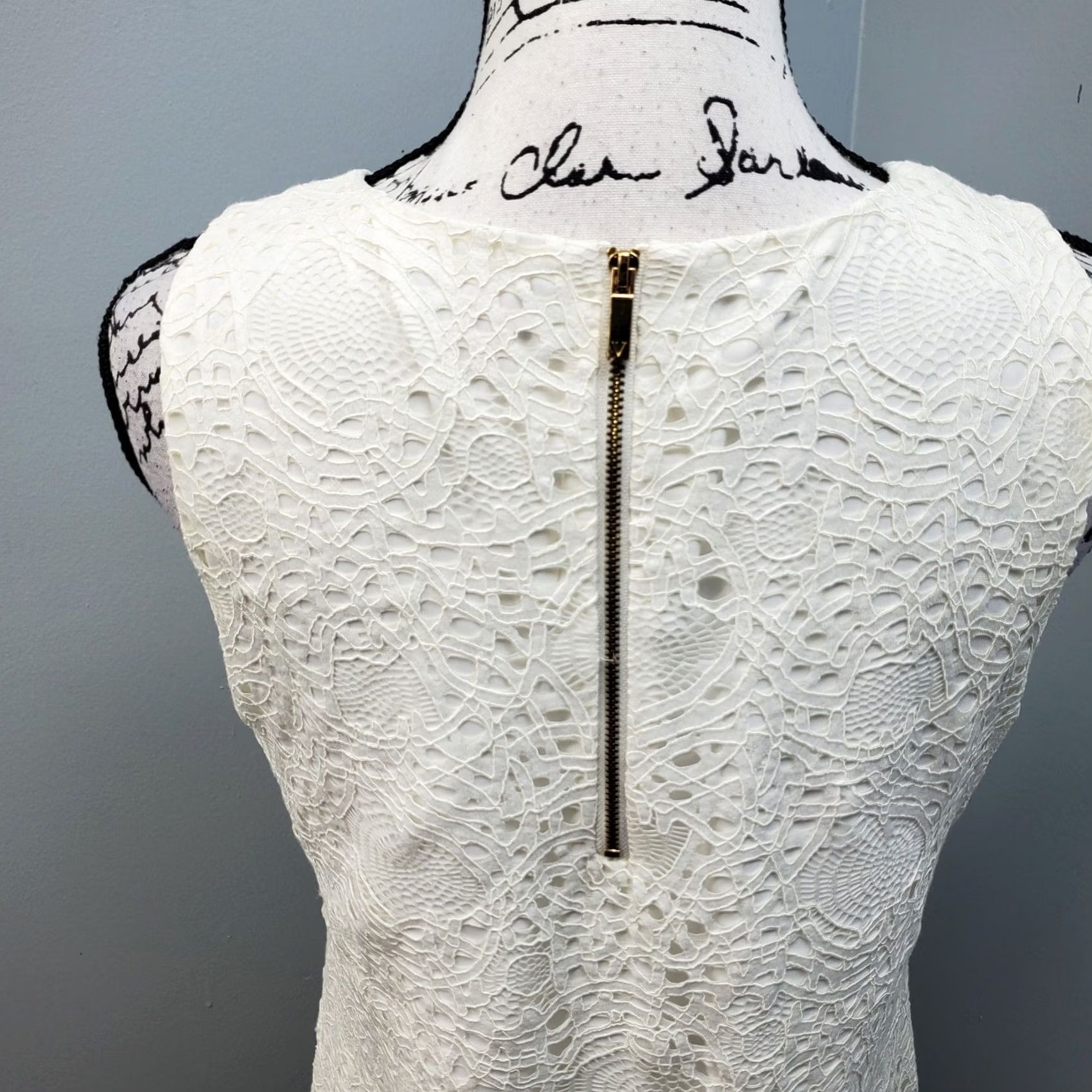 Vince Camuto Vince Camuto White Shift Dress Womens 8 Sleeveless Back Zip Knee Length Formal Party Cocktail Dress Size M / US 6-8 / IT 42-44 - 6 Thumbnail
