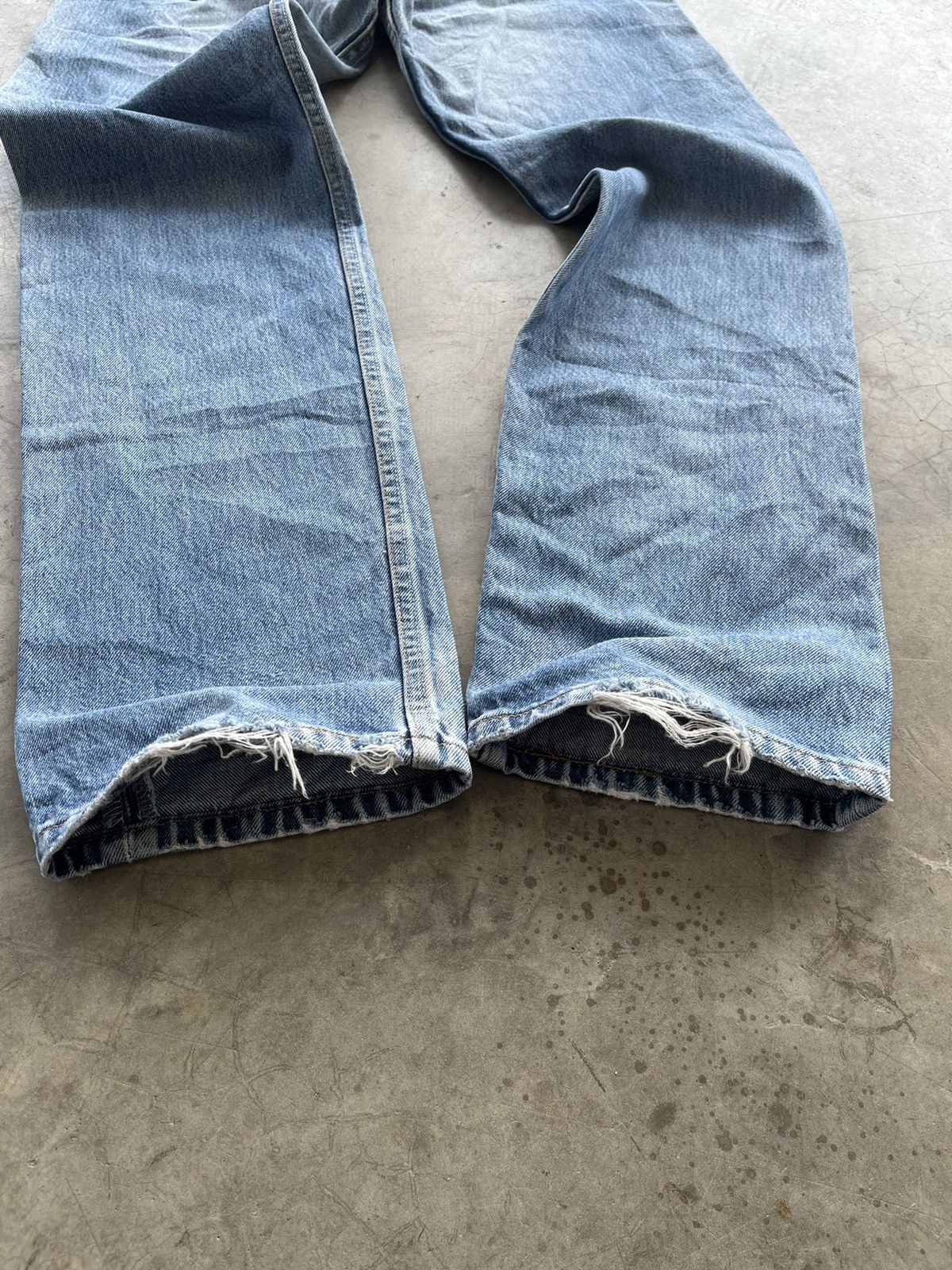 Levi's Vintage Levis 501 distressed faded blue button fly 553 Size US 30 / EU 46 - 13 Thumbnail