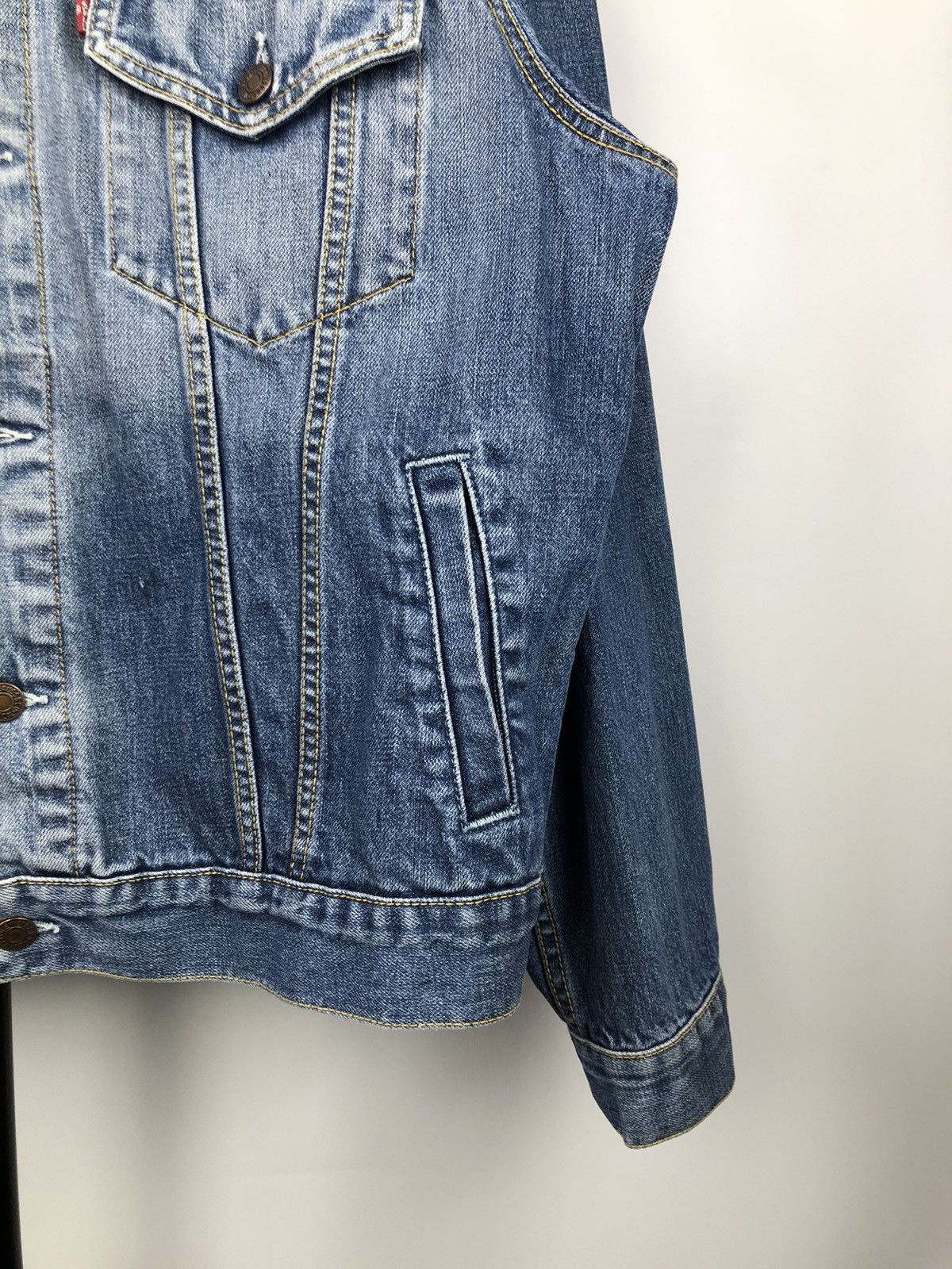 Jean × Levi's × Levi's Vintage Clothing Vintage 90's Distressed Levi's Trucker Denim Jacket Rare Size US L / EU 52-54 / 3 - 7 Thumbnail