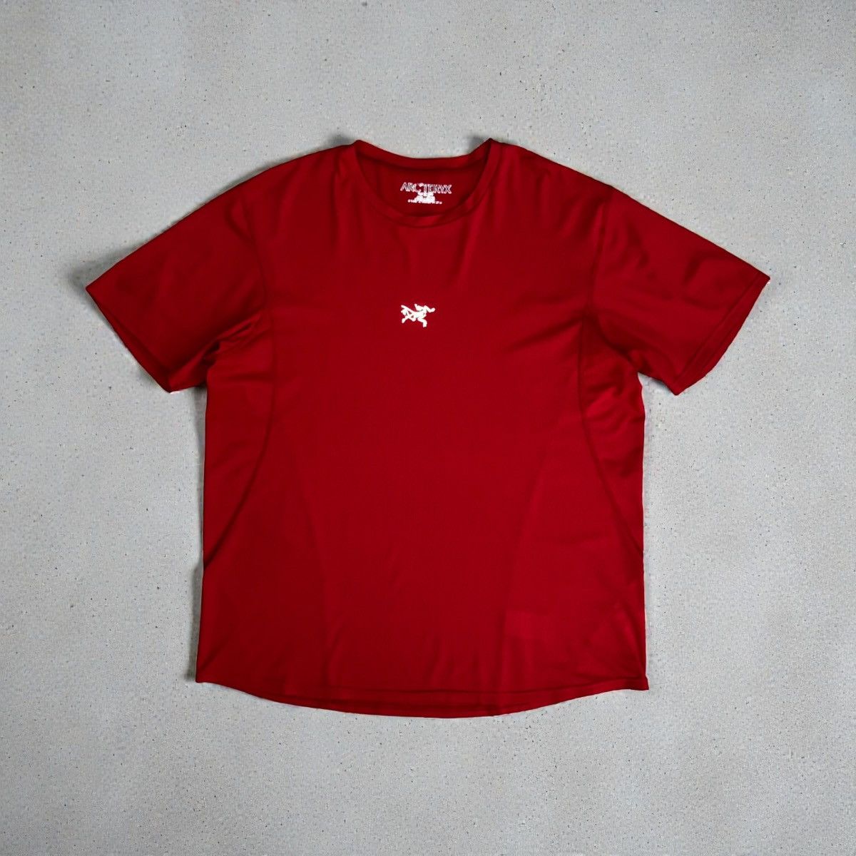 Arc'teryx Vintage Arc'teryx Arcteryx Reflective Logo Y2K Red T-Shirt Size US L / EU 52-54 / 3 - 1 Thumbnail