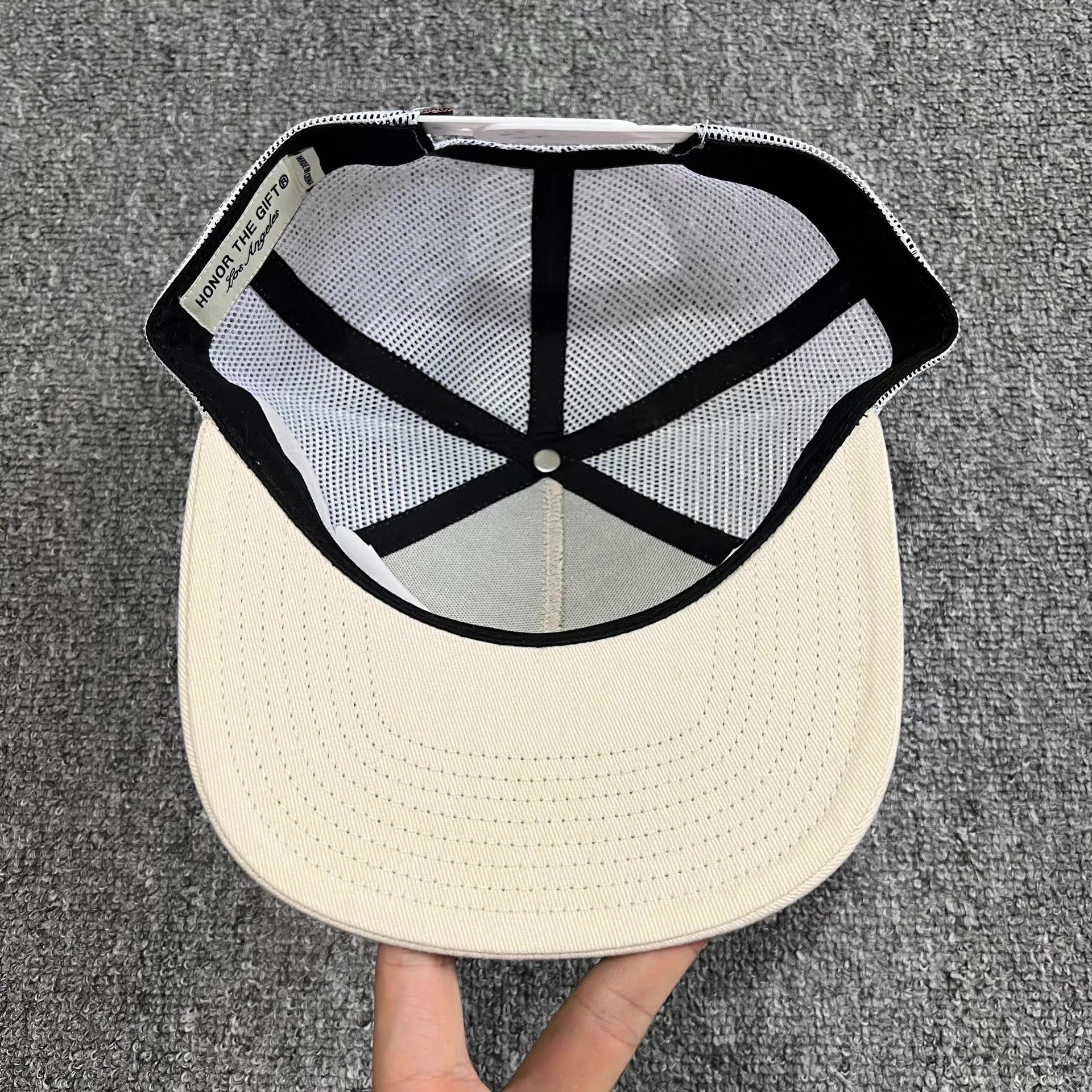 Honor the Gift Honor The Gift embroidered mesh trucker baseball cap Q7 Size ONE SIZE - 3 Thumbnail