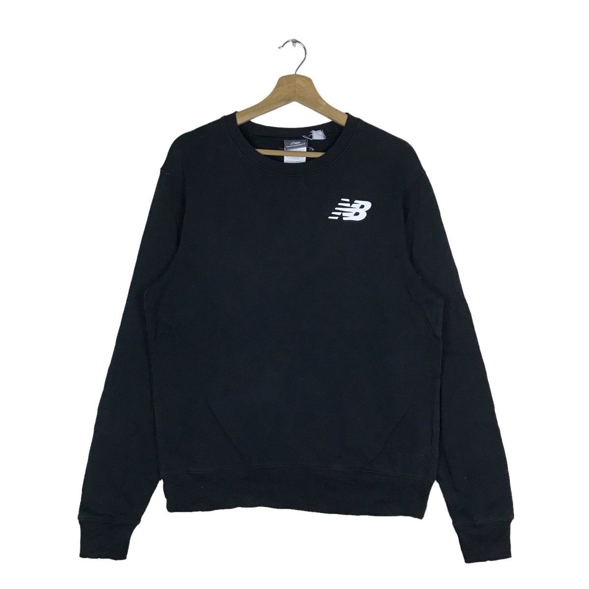 image of Vintage New Balance Mini Logo Pullover Jumper Sweatshirt in Black, Men's (Size Medium)