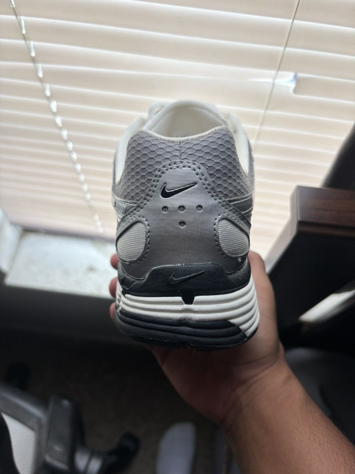 Nike P-600 metallic silver Size US 8 / EU 41 - 10 Thumbnail