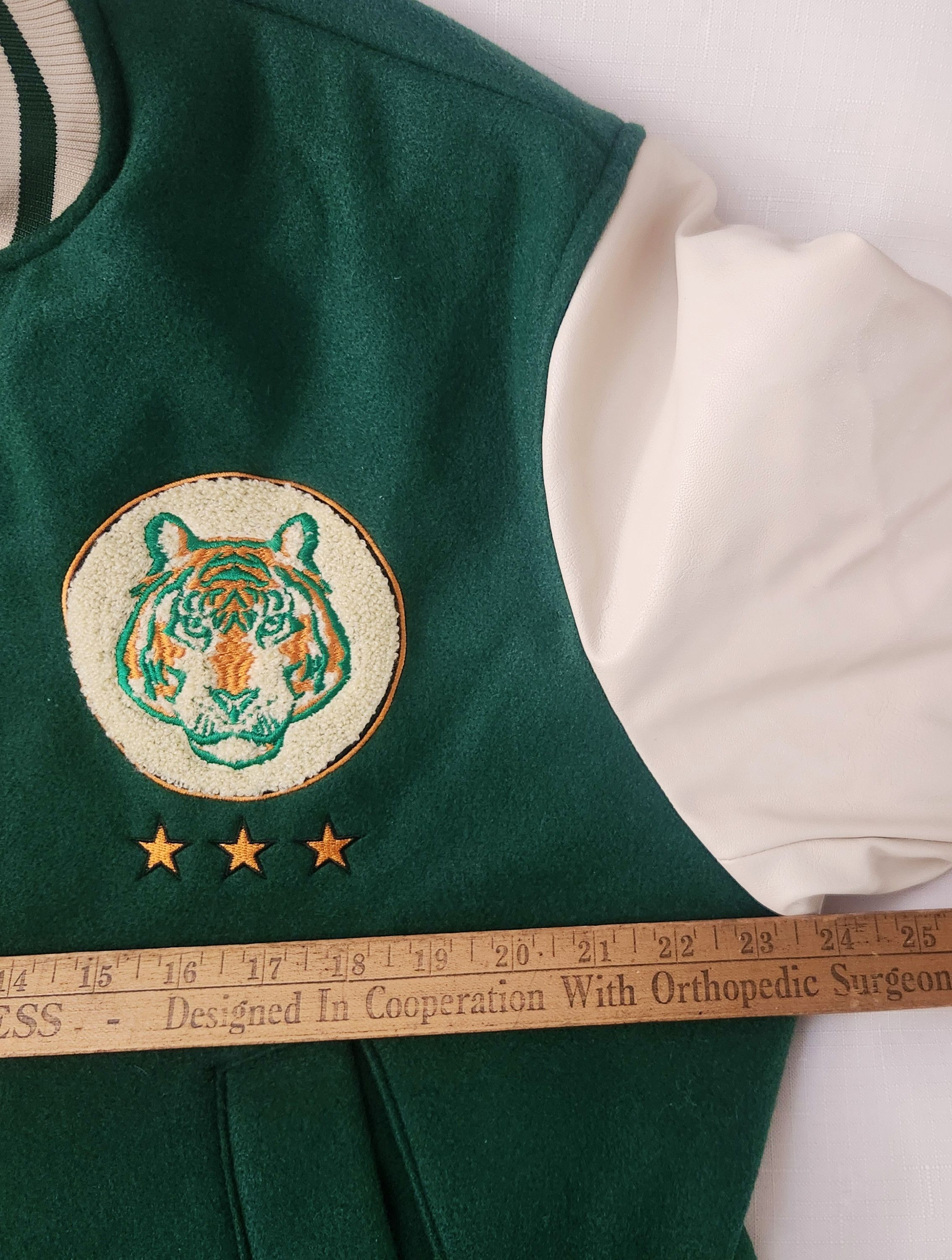 H&M H&M x Stranger Things Hawkins Tigers Varsity Letterman jacke Size US M / EU 48-50 / 2 - 10 Thumbnail