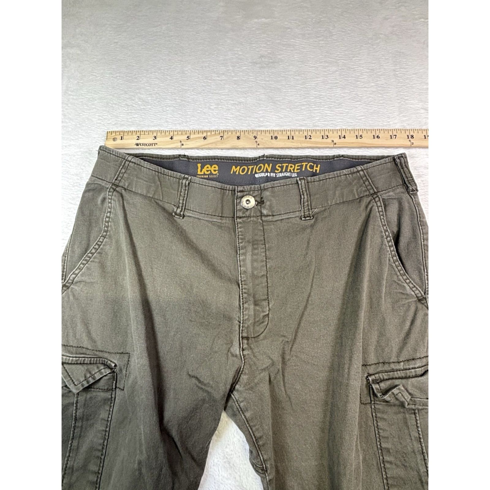Lee Lee Men’s Extreme Comfort Cargo Pants Straight Regular 36 Green 34 Inseam Cotton Blend Stretch Pockets Button Cargo Pants Mens Size US 36 / EU 52 - 5 Thumbnail