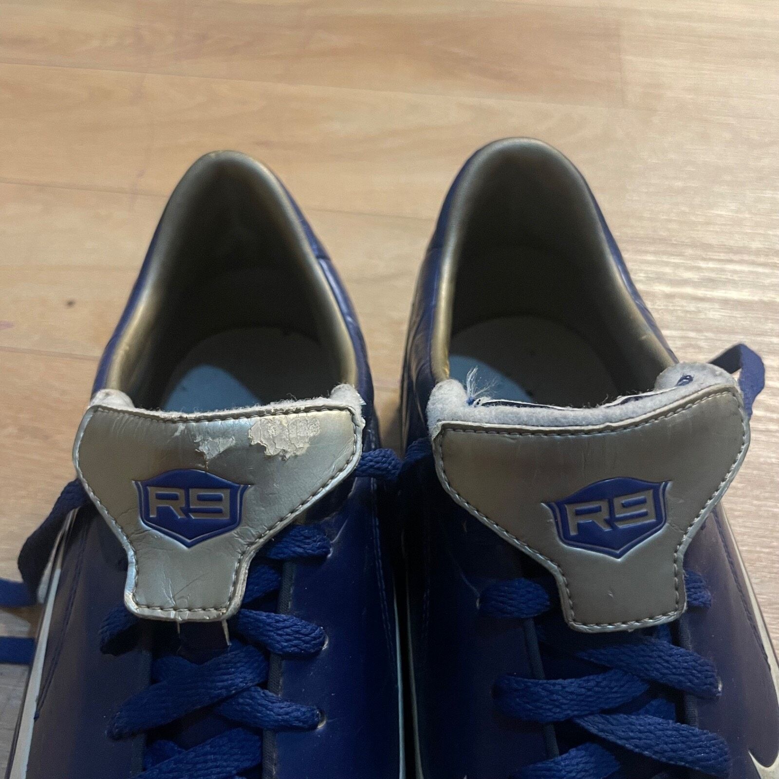 Nike VINTAGE Nike RONALDO indoor Shoes R9 Rare Football 2005 Size US 10 / EU 43 - 4 Thumbnail