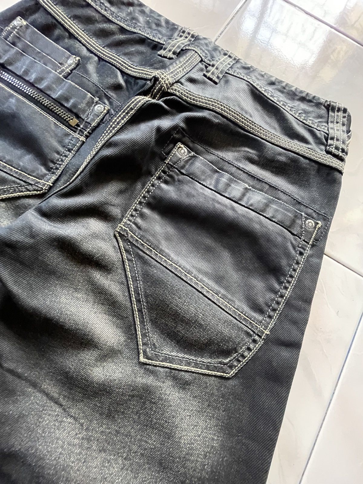 GOSTAR DE FUGA × semanticdesign Urban Craft Waxed Coated Contrast Triple Stitch Jeans Size US 30 / EU 46 - 21 Thumbnail