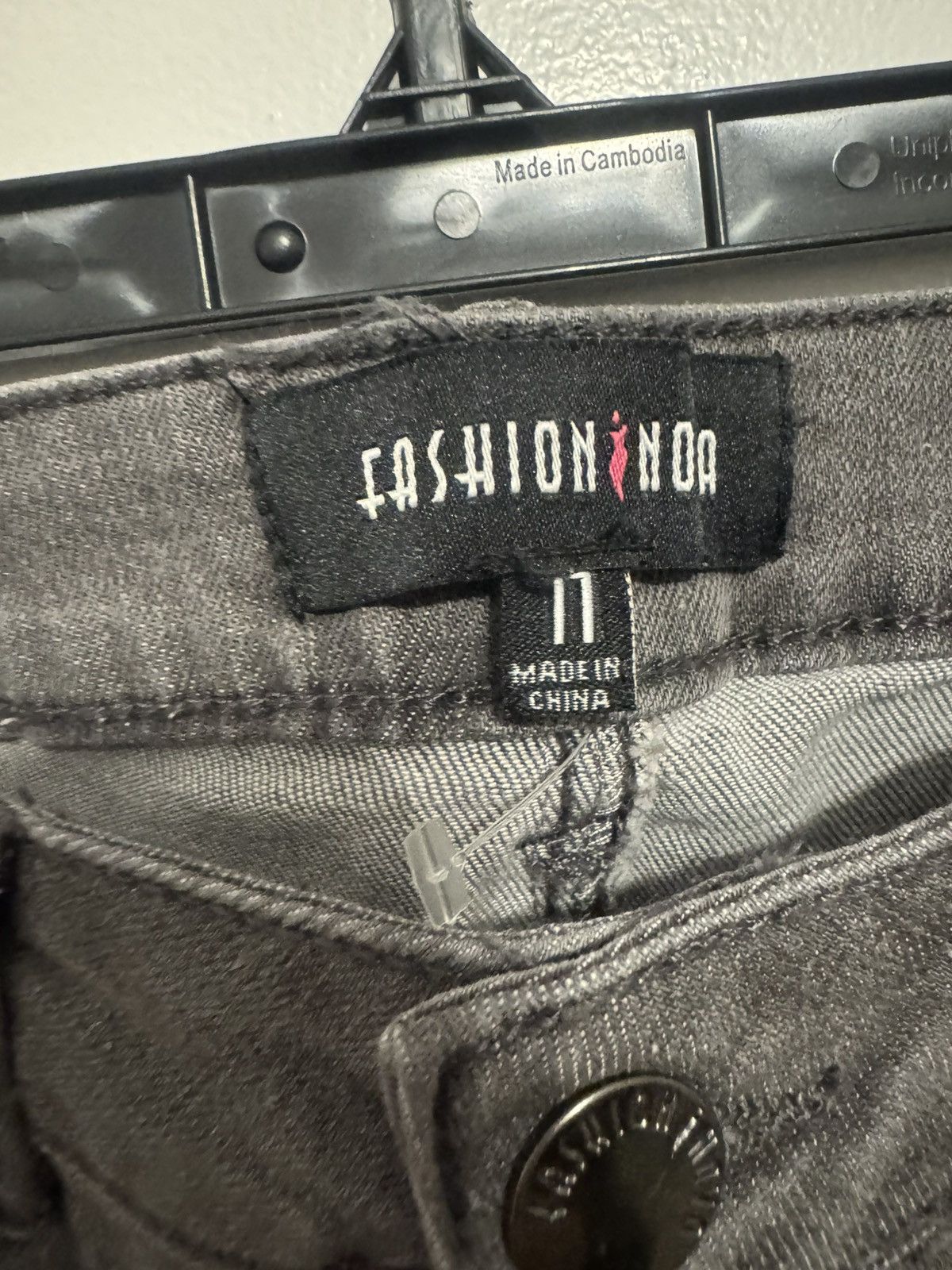 Fashion Nova Fashion Nova Grey Wash Distressed Jeans size 11 Size 31" - 5 Thumbnail