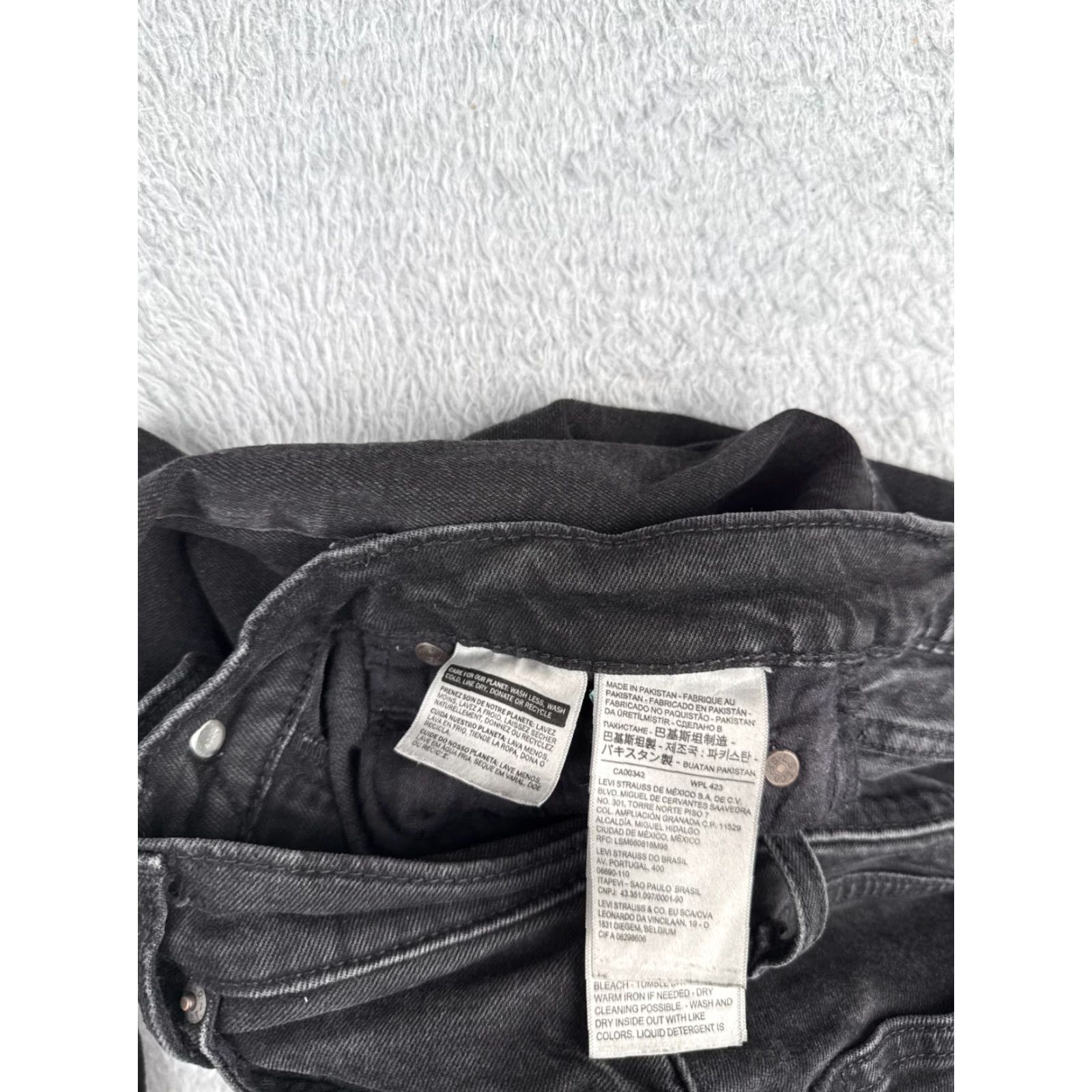 Levi's Levi's Jeans Mens 514 29x29 Black Denim Cotton Blend Straight 5-Pocket Comfort Medium Wash Vintage No N/A Size US 30 / EU 46 - 7 Thumbnail