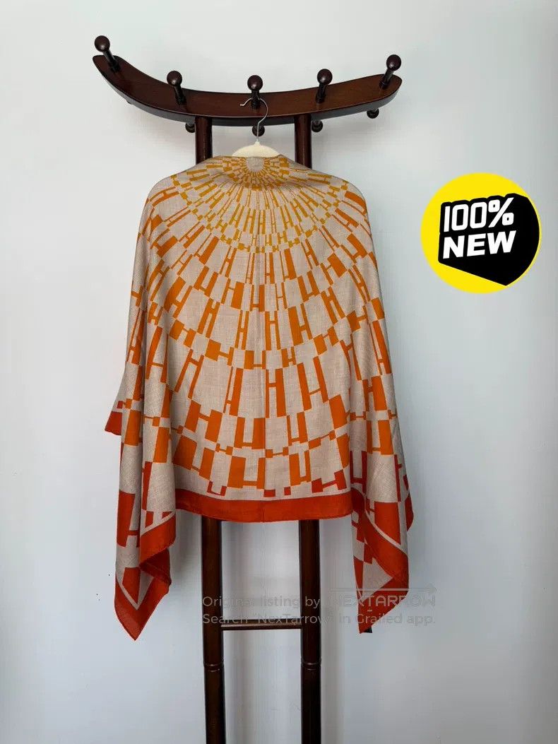Hermes Hermes size 140*140 Shawl scarf, cashmere and silk fabric, Size ONE SIZE - 1 Thumbnail