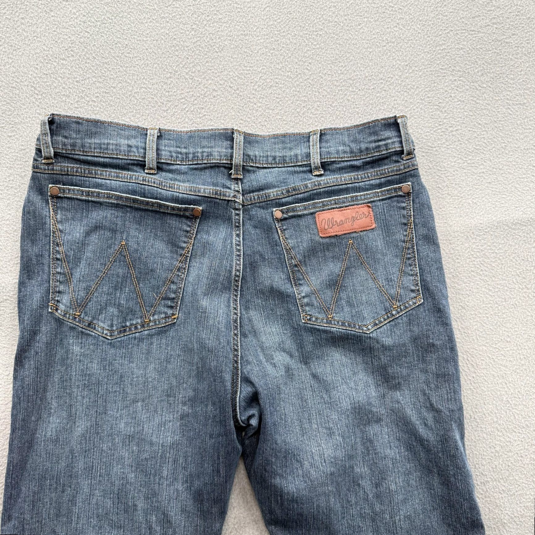 Wrangler Wrangler Jeans Mens 36x33 Blue Retro Relaxed Bootcut Denim Medium Wash Casual Size US 36 / EU 52 - 8 Thumbnail