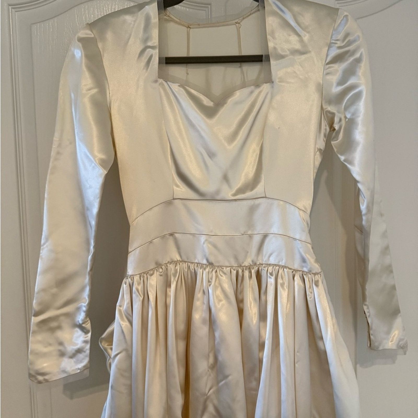 Handmade VNTG 1940’s Bustle Back Satin wedding dress small Size S / US 4 / IT 40 - 11 Thumbnail