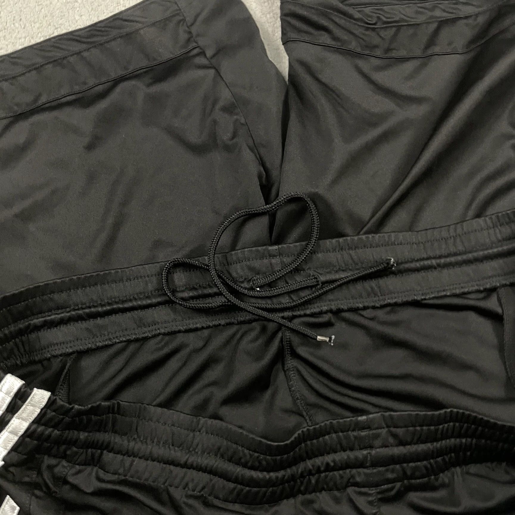 Adidas Adidas Basketball Shorts Adult L Black Dazzle Stripes Trefoil Shiny Athletic Performance Size US 33 - 7 Thumbnail