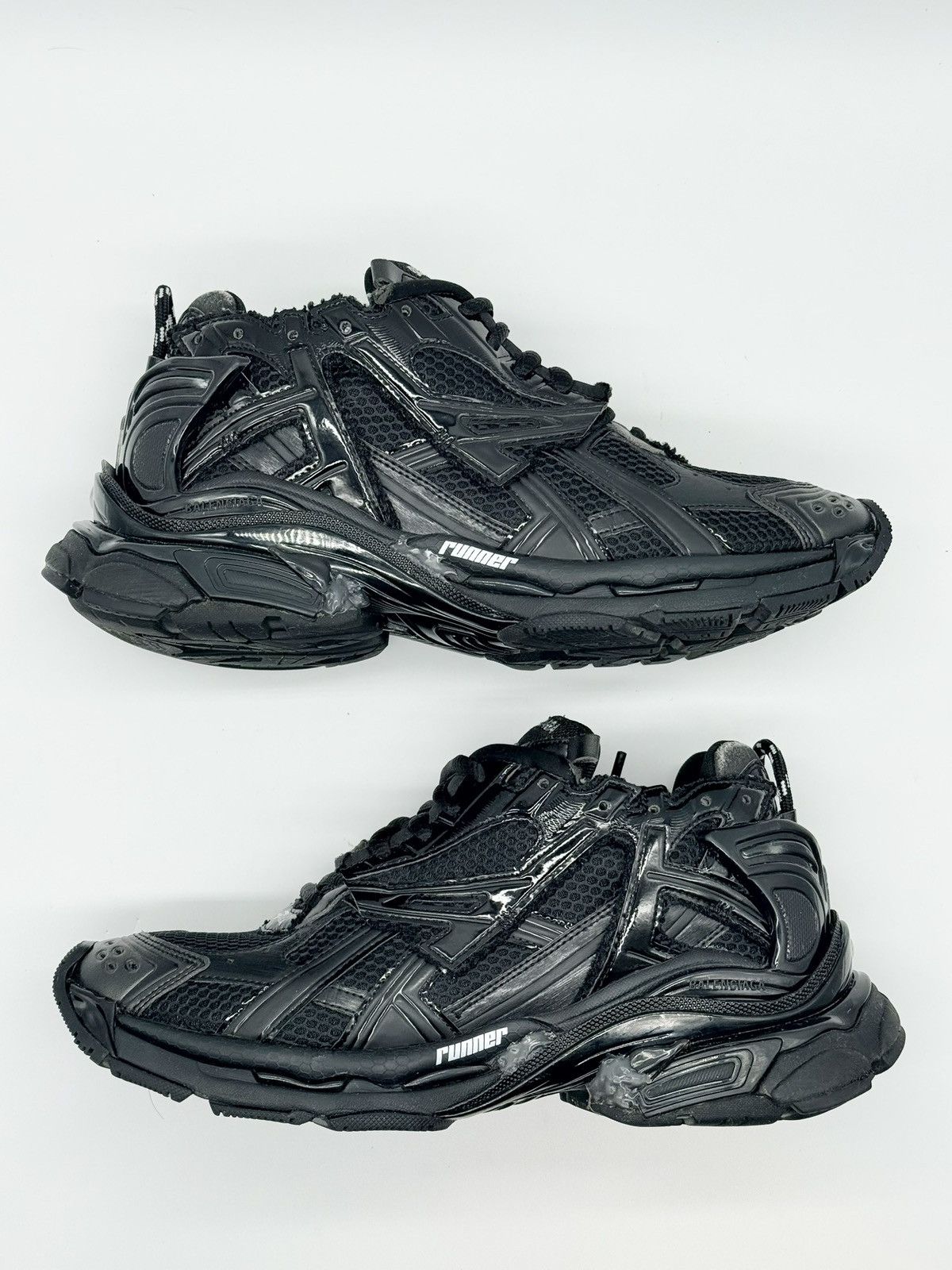 Balenciaga Size 10 - Balenciaga Runner Sneaker Black Size US 10 / EU 43 - 2 Thumbnail
