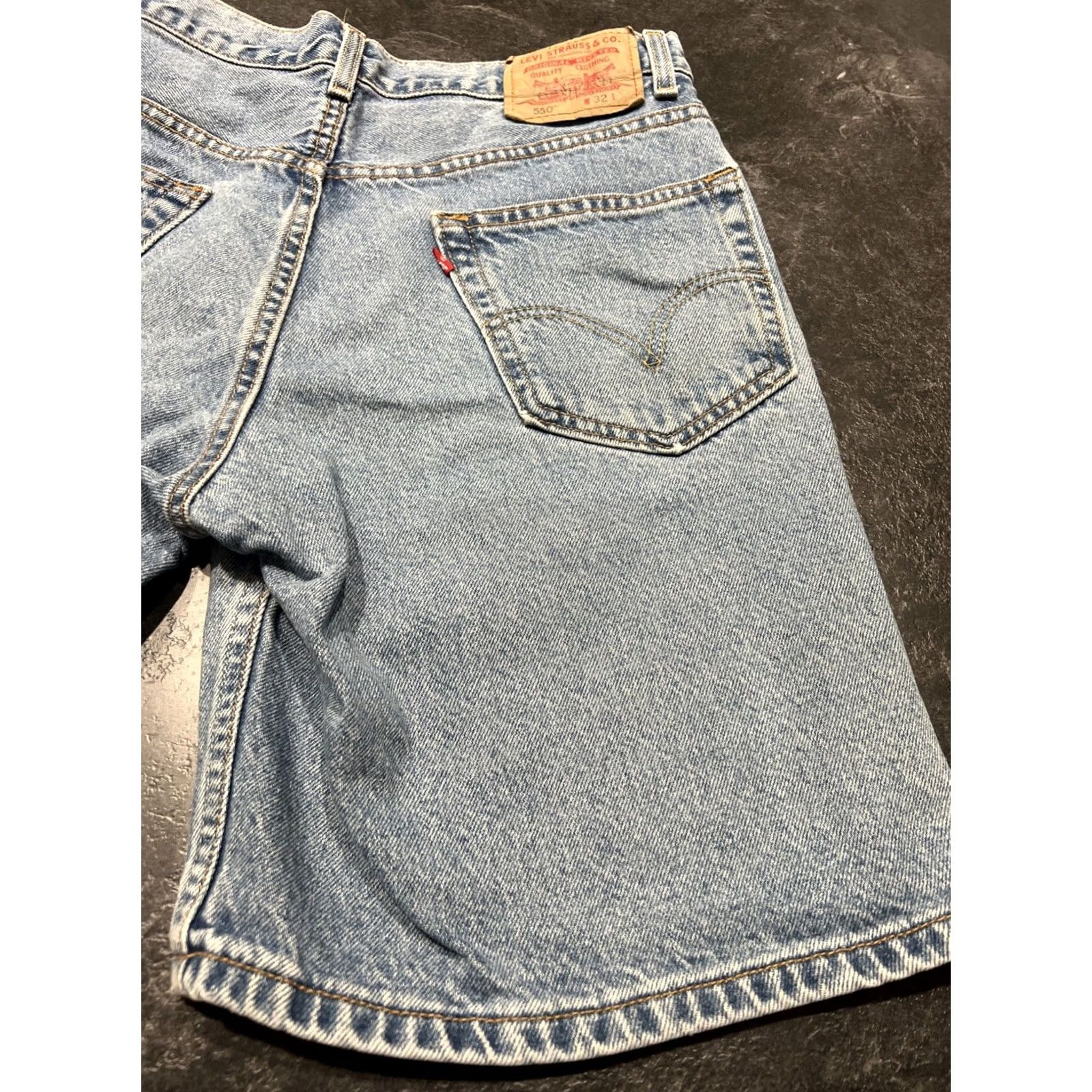 Levi's VINTAGE Levi’s 550 Denim Shorts Mens 32 Relaxed Fit 100% Cotton Blue 5-Pocket Design 90s Logo Belt Loops Jeans Shorts Size US 32 / EU 48 - 3 Thumbnail