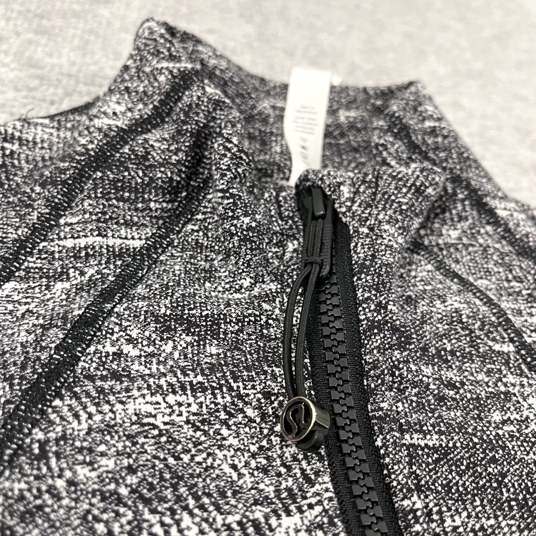 Lululemon VINTAGE Lululemon Define Jacket Womens Size 8 Activewear Gray Nylon Long Sleeve Sports Size M / US 6-8 / IT 42-44 - 4 Thumbnail