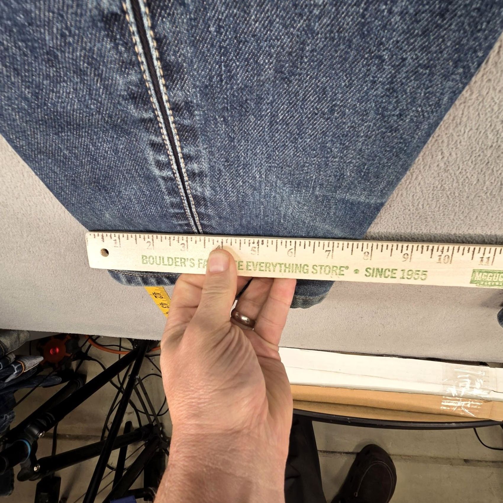 Levi's Levi's Jeans Mens Regular Straight Distressed Blue Denim 27x30 Mid Wash Frayed Hems 27 Inseam Regular Fit Pattern: Solid Size US 27 - 5 Thumbnail