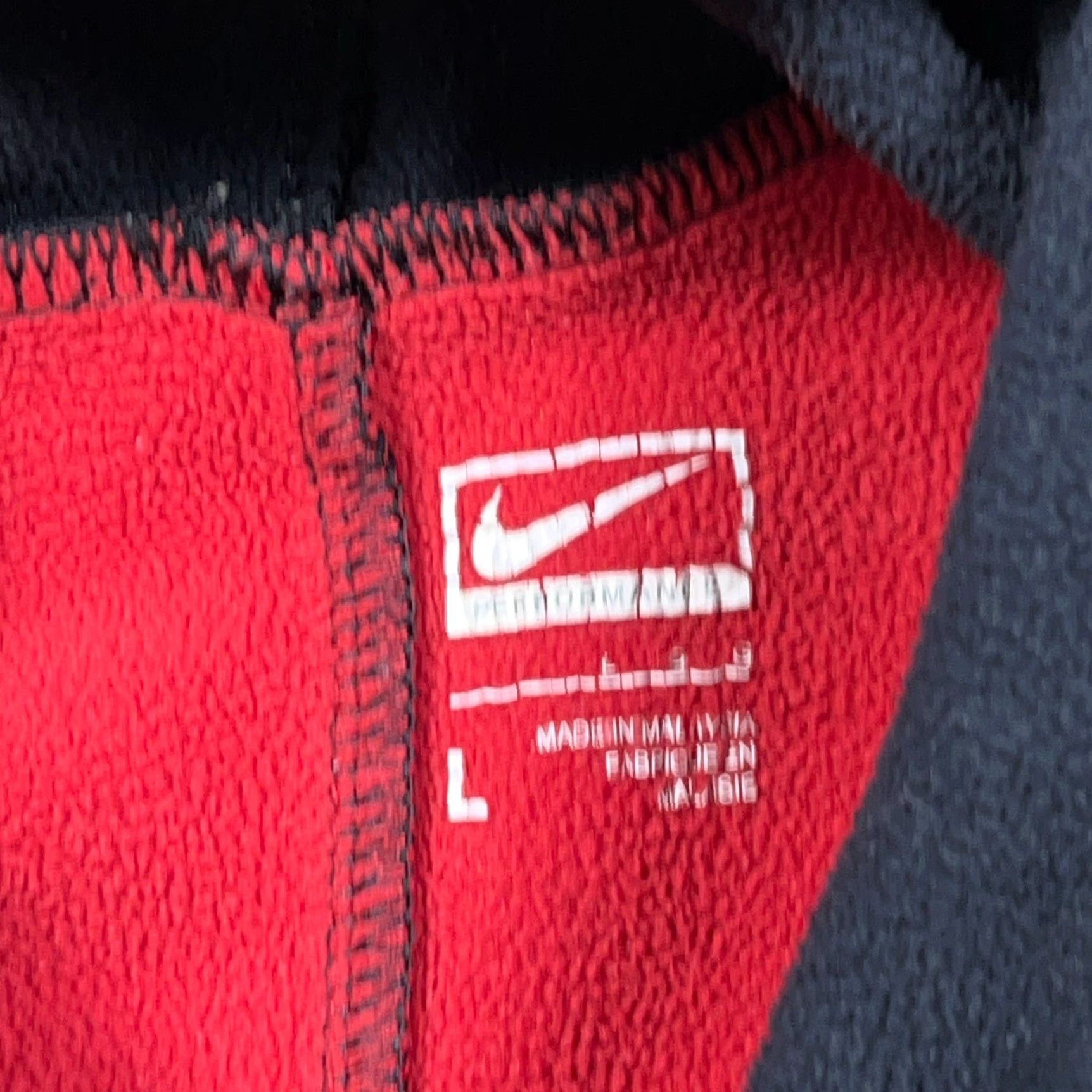 Nike VINTAGE Nike Hoodie Men Large Black Red Center Swoosh Y2K Performance Fit Dry Hoodie Size US L / EU 52-54 / 3 - 6 Thumbnail