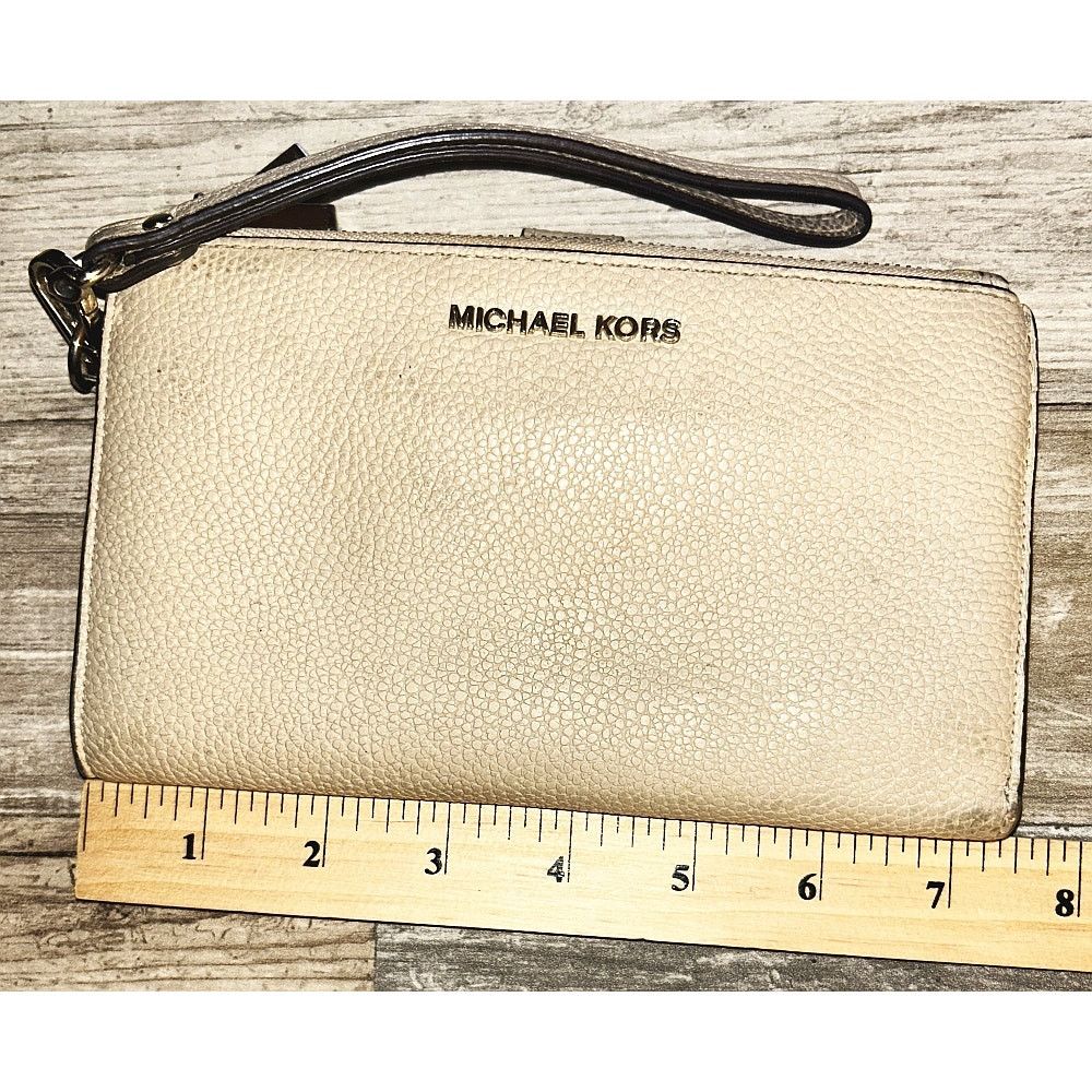 Michael Kors Michael Kors Jet Set Leather Nude Wristlet Wallet Size ONE SIZE - 8 Thumbnail