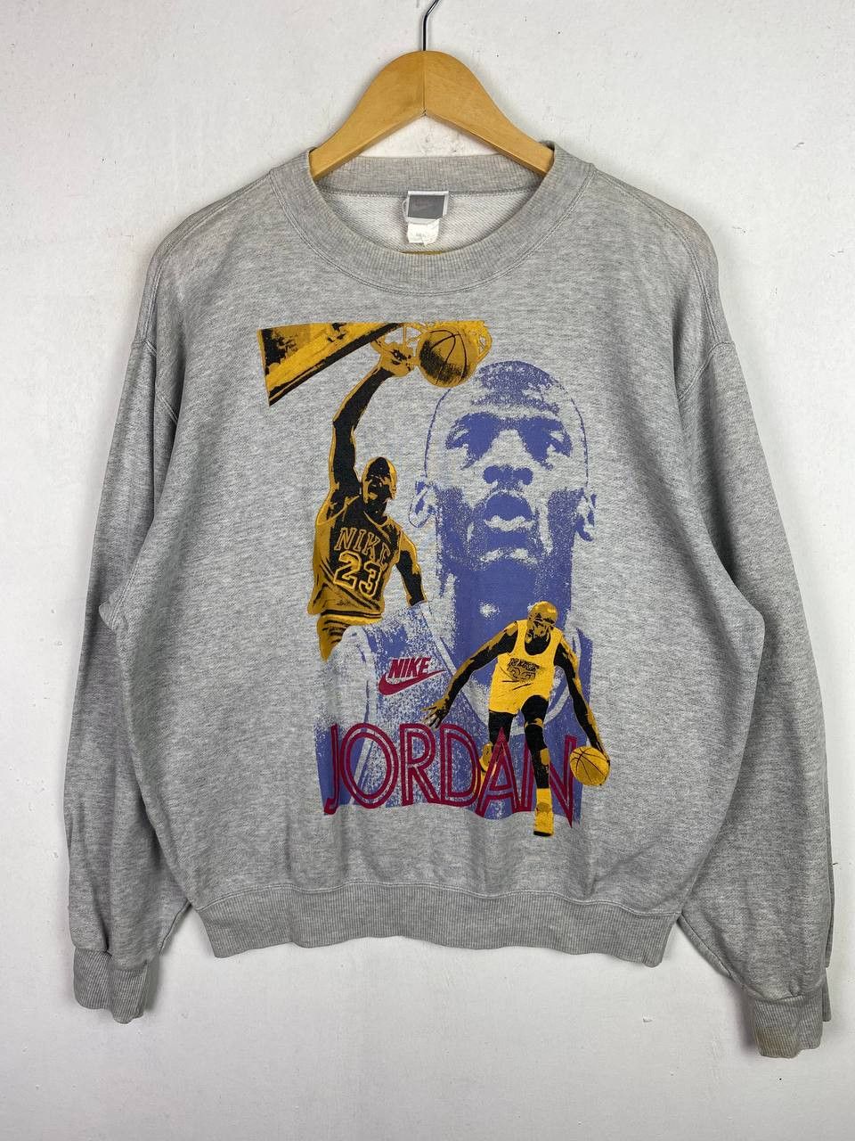 Nike vintage nike air jordan sweatshirt very nice design Size US L / EU 52-54 / 3 - 1 Thumbnail