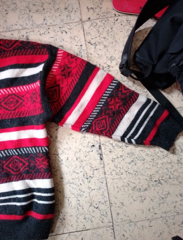 Vintage Vintage sweater N&B red and black Size US M / EU 48-50 / 2 - 4 Thumbnail