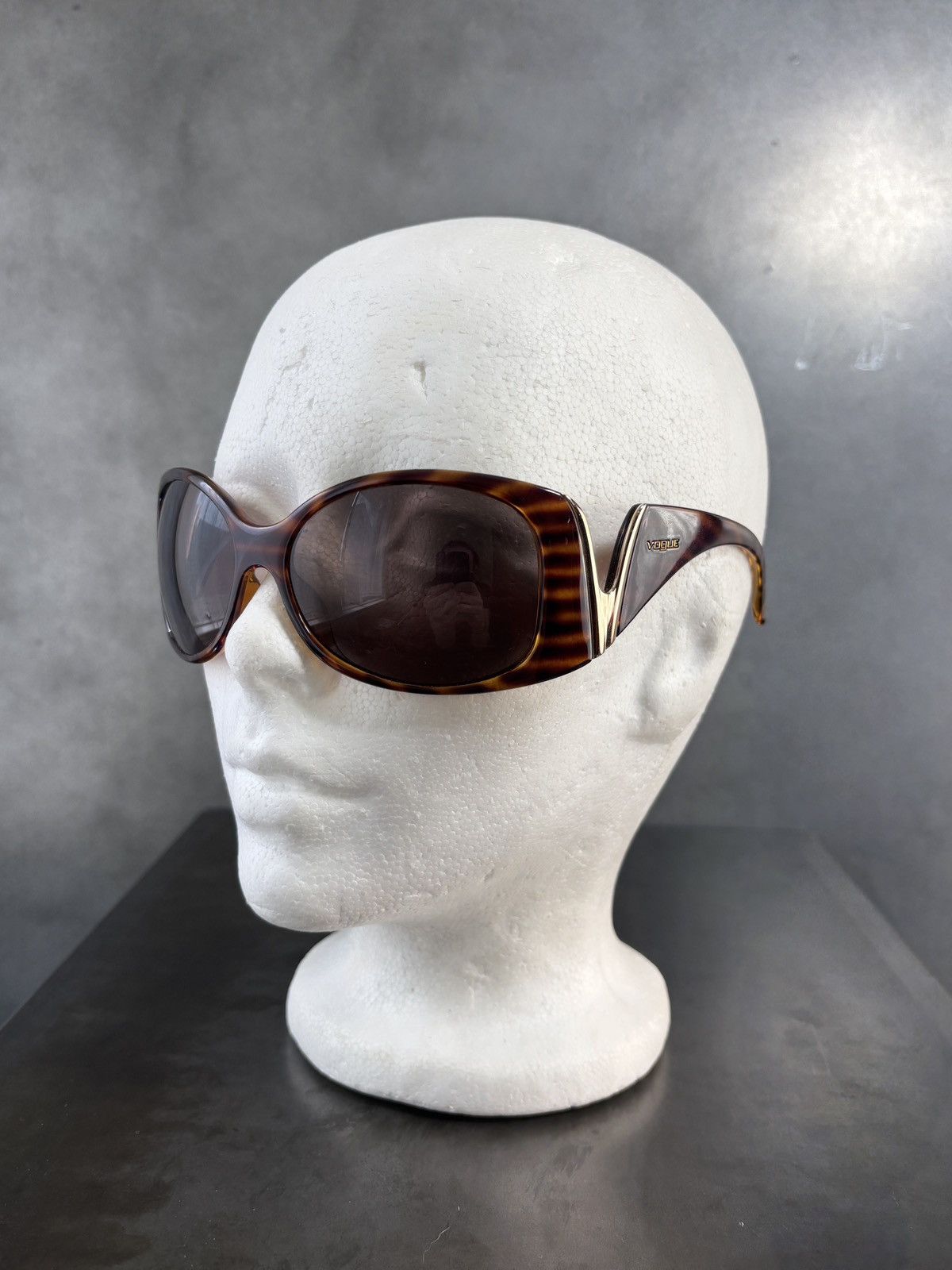 Vintage × Vogue 2000s Vintage Vogue Sunglasses Drop Arm VO 2519-S Y2K Glam Size ONE SIZE - 18 Thumbnail