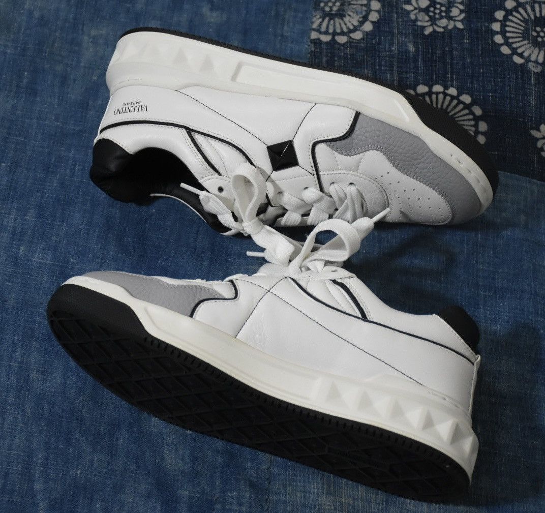 Valentino Valentino One Stud Garavani Sneaker Size US 7 / EU 40 - 10 Thumbnail