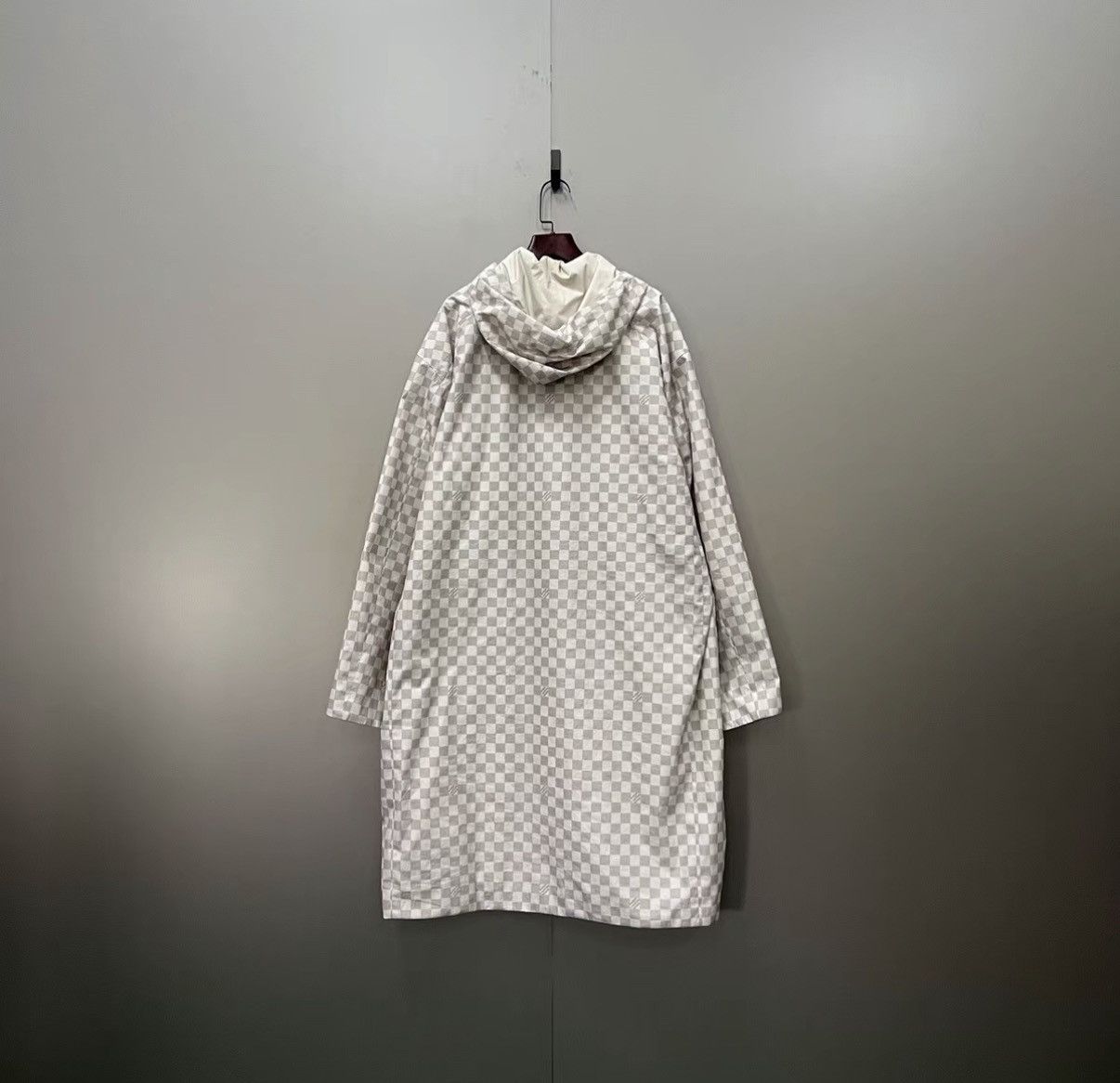 Louis Vuitton Louis Vuitton Damier All-over Logo Long Parka J41 Size US M / EU 48-50 / 2 - 2 Thumbnail