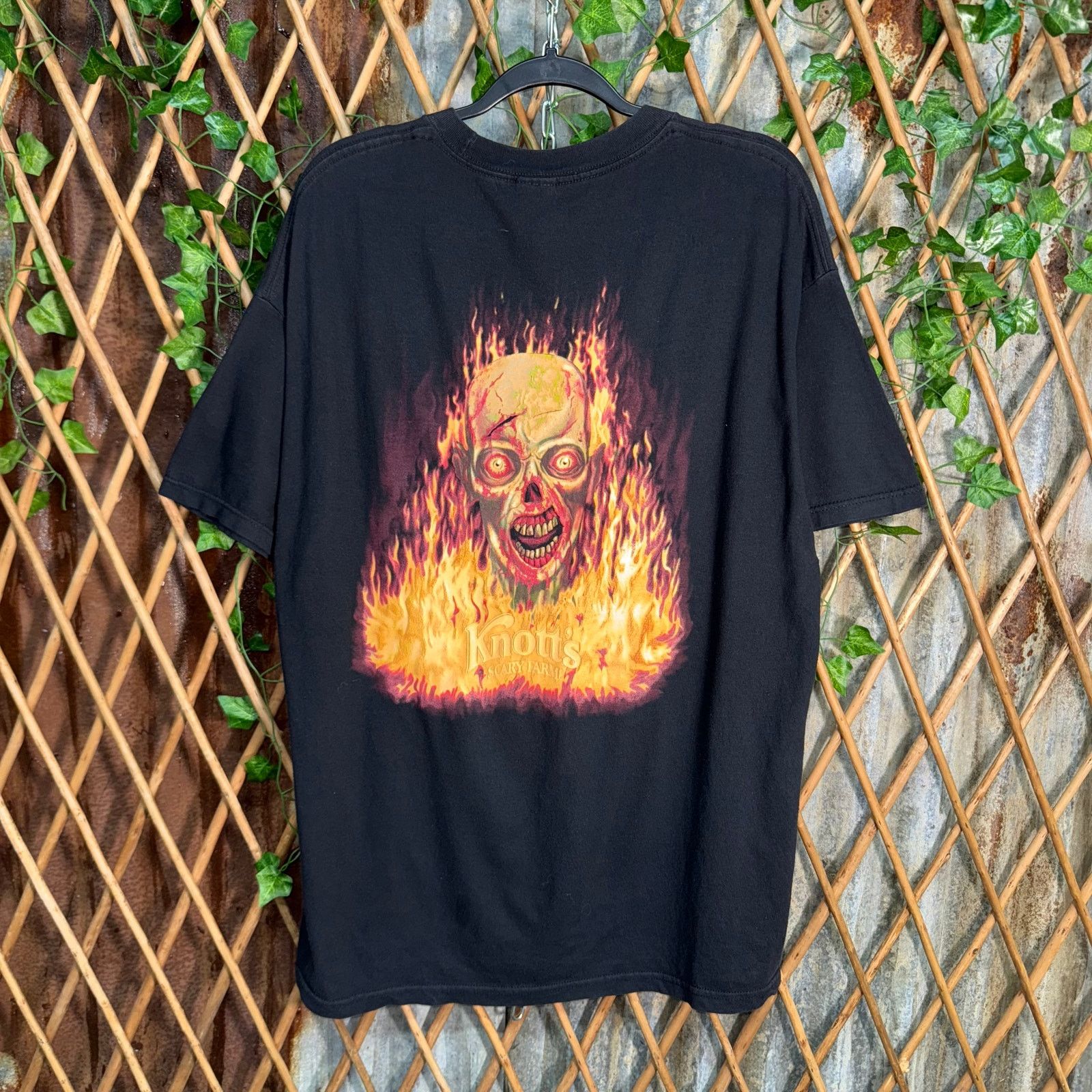 Vintage Vintage Y2K Knott Berry scary Farm fire zombie spiderweb tee Size US XL / EU 56 / 4 - 1 Thumbnail